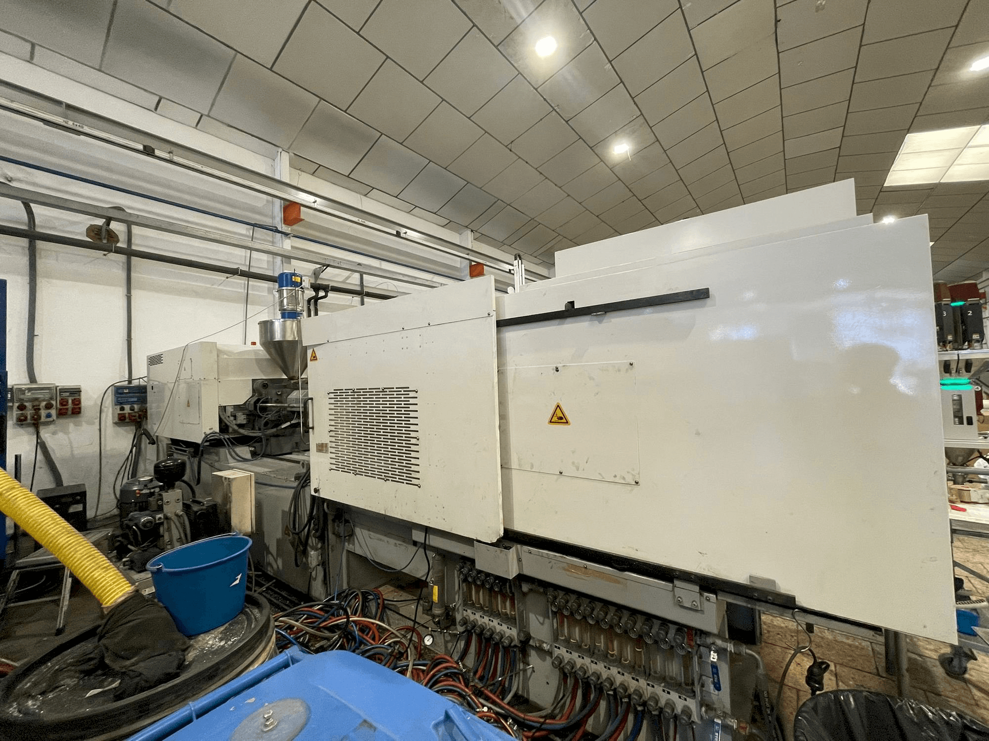 Vista lato sinistro della macchina Toyo Si-280-V