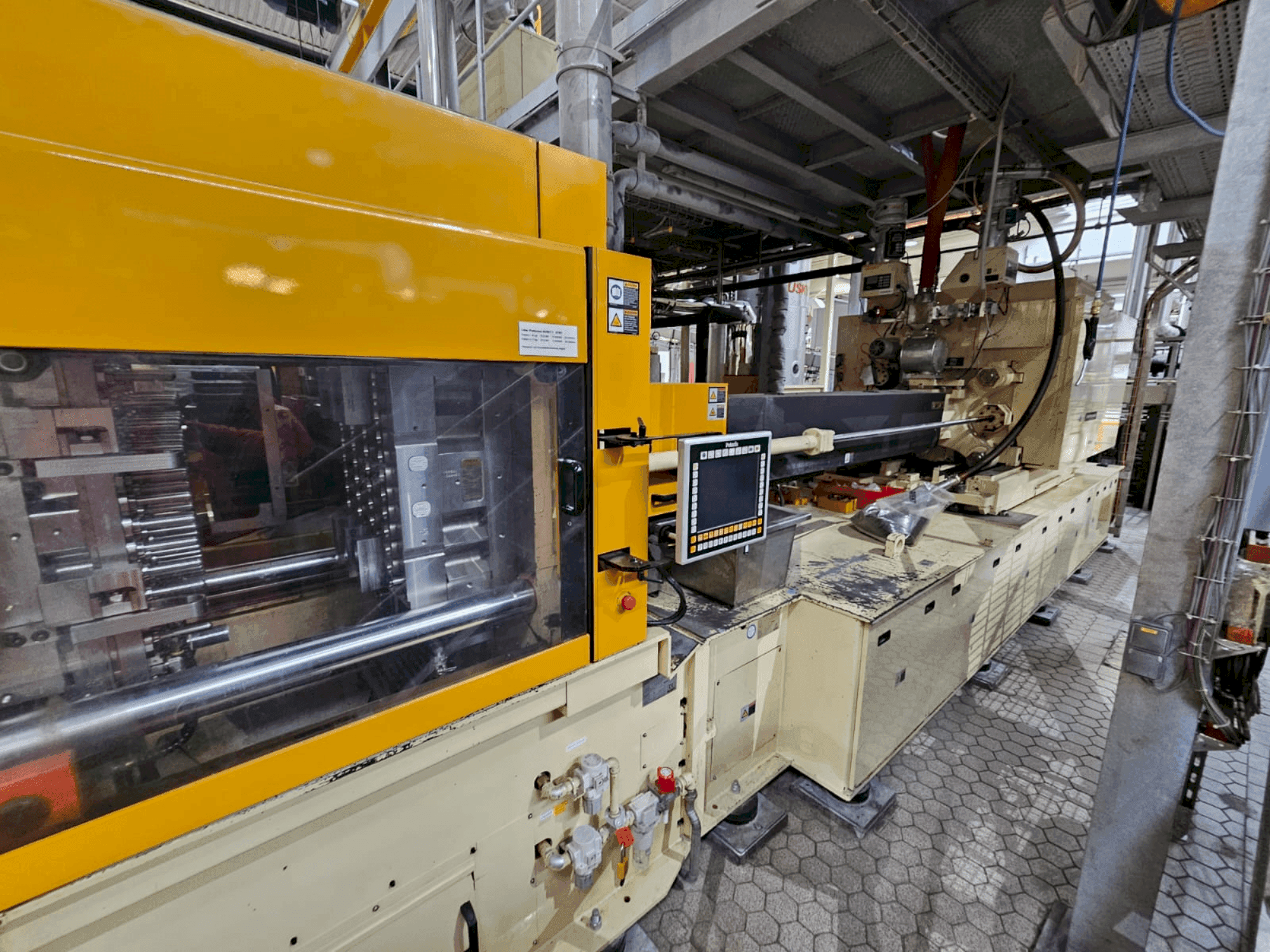 Vista frontale della macchina Husky HPETL230E-RSE95D-95