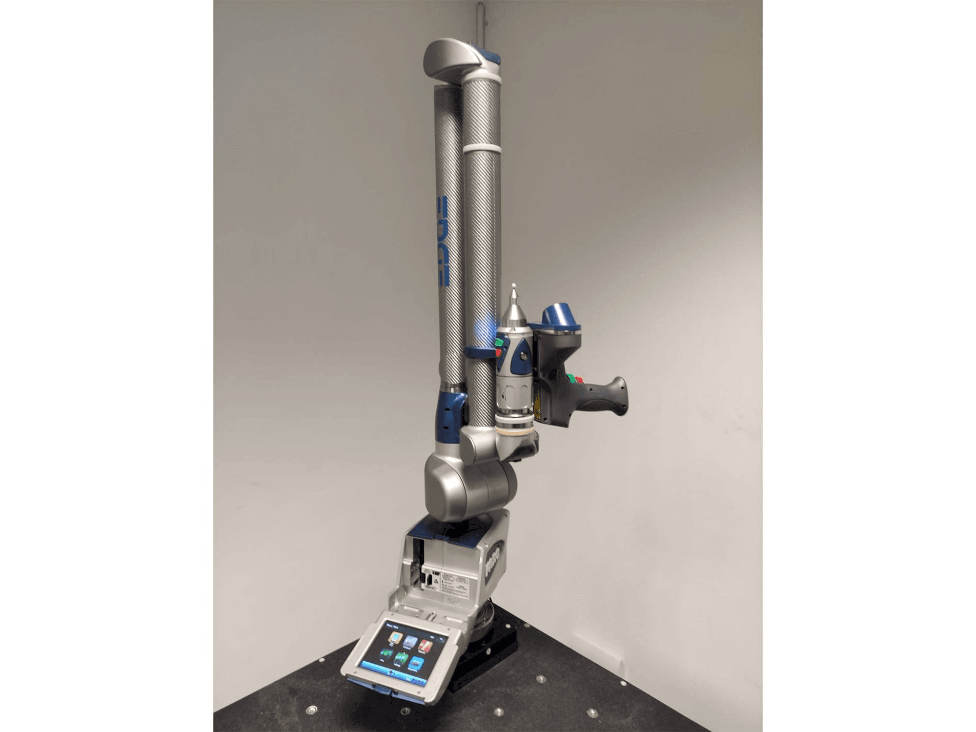 Vista frontale della macchina Faro Edge ScanArm 2.7