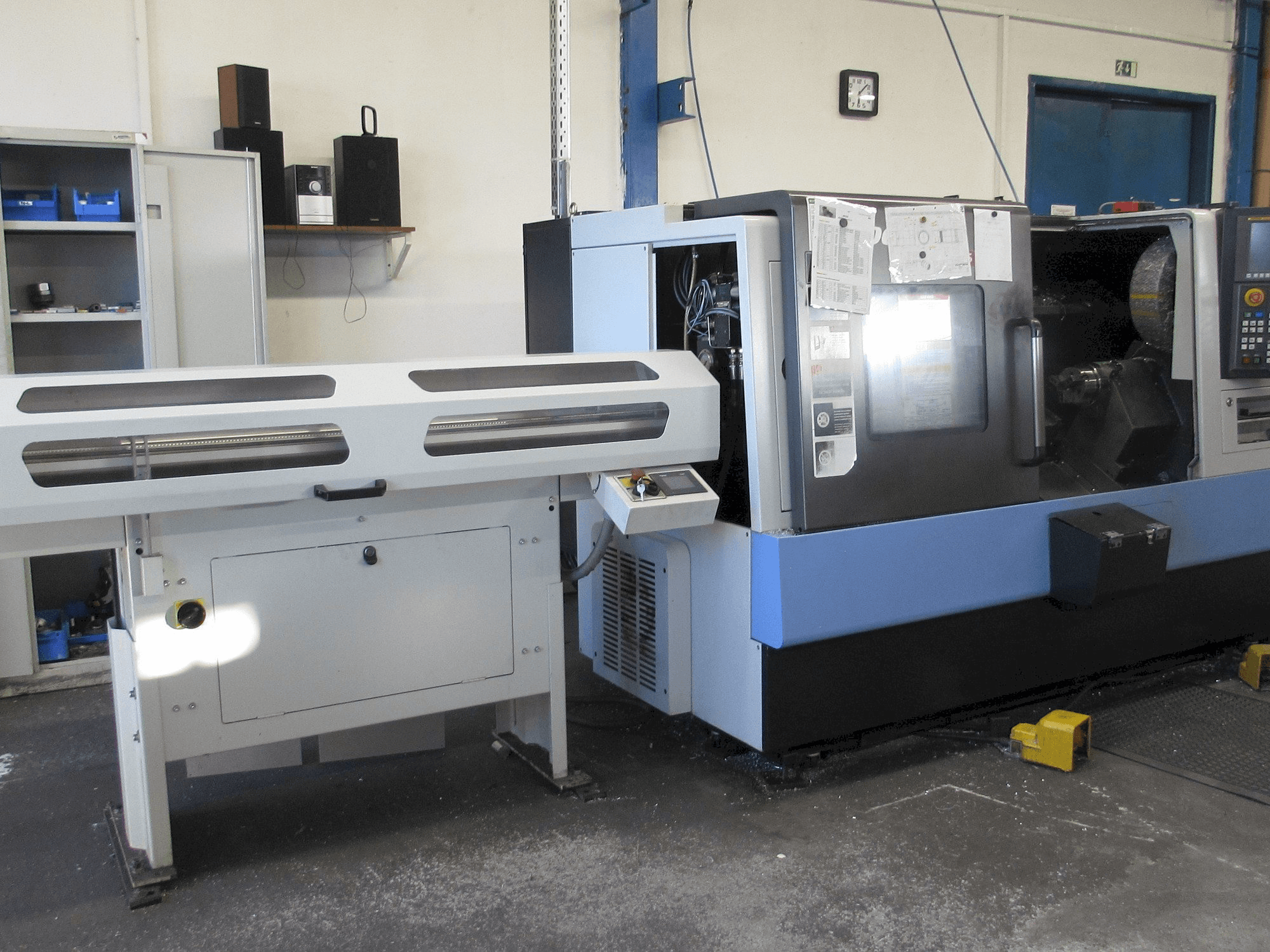 Vista frontale della macchina Doosan Lynx 220 LMS
