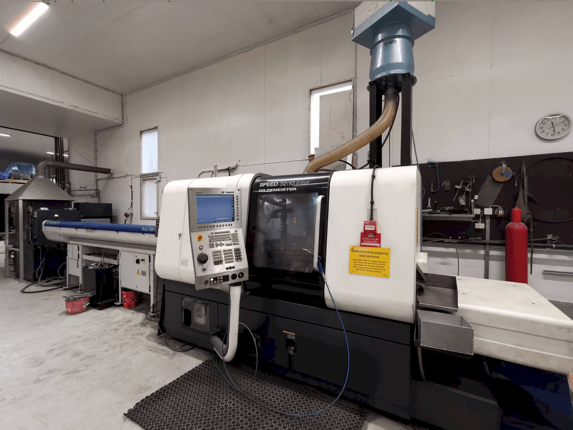 Vista frontale della macchina Gildemeister Speed 32-10 linear