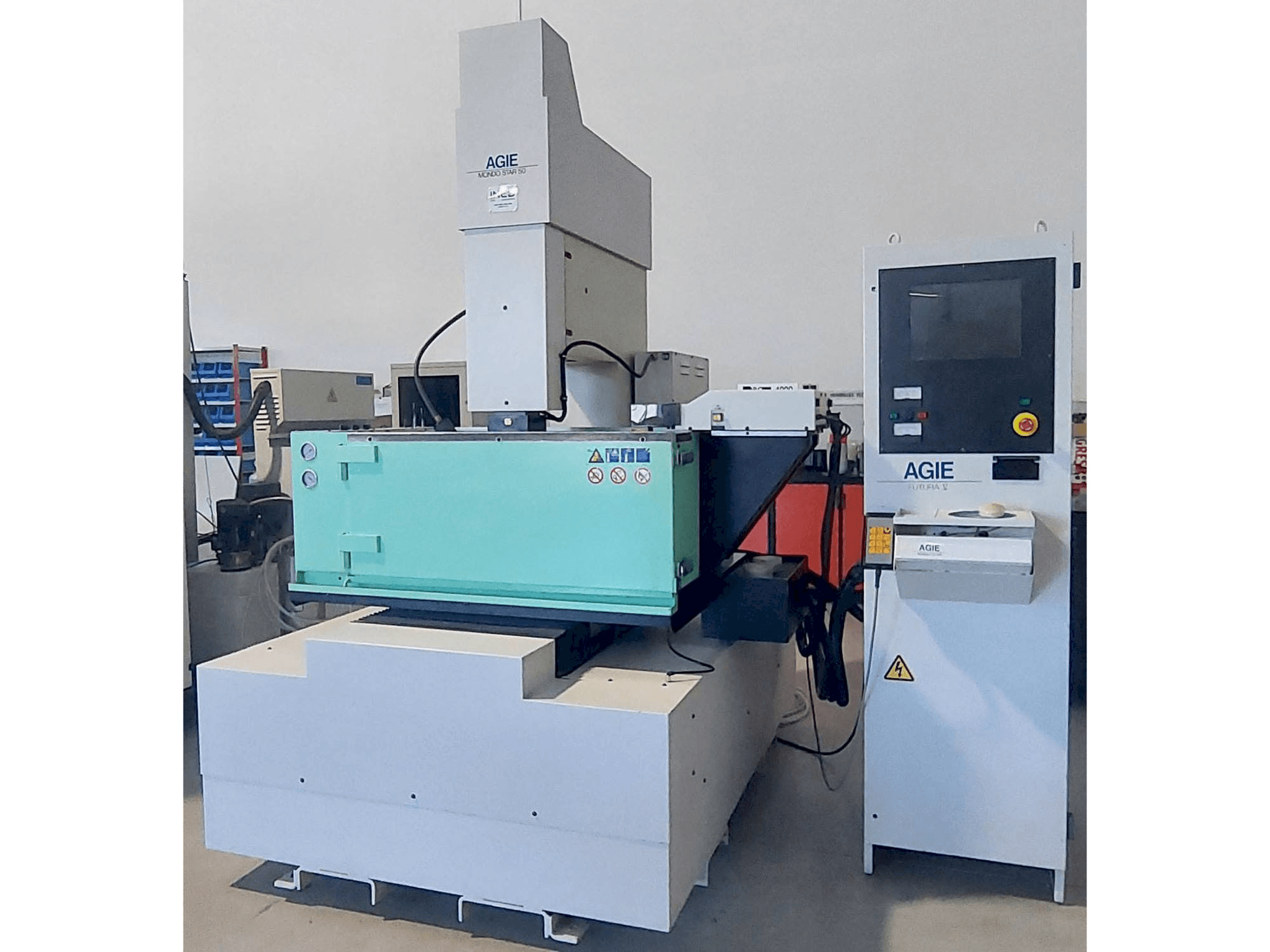 Vista frontale della macchina AGIE MONDO STAR 50