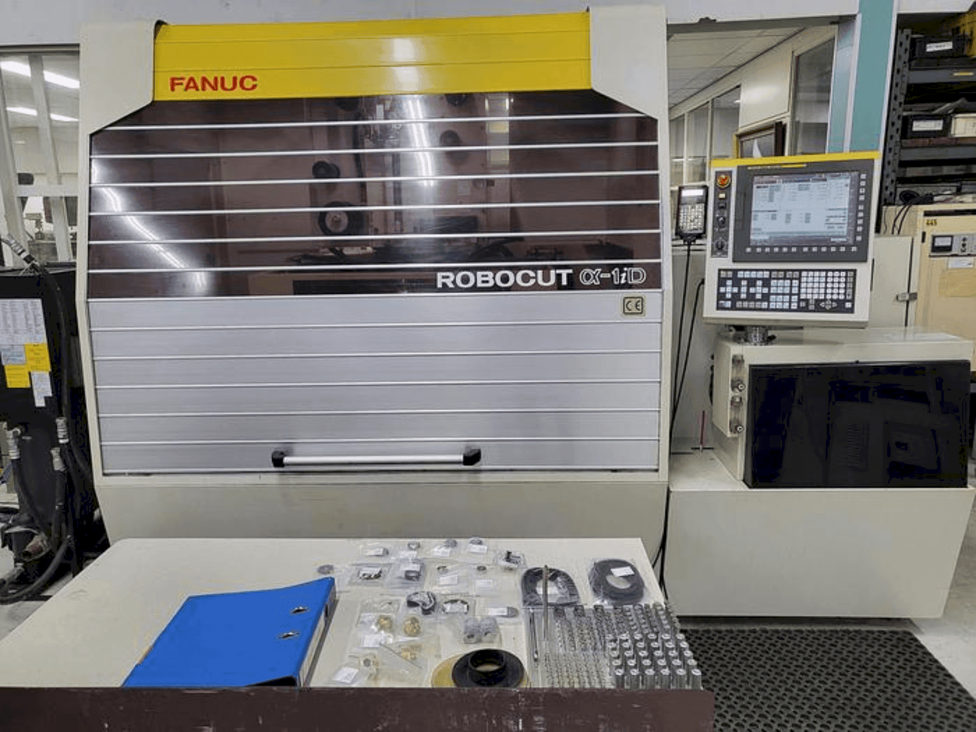 Vista frontale della macchina FANUC Alpha 1ID