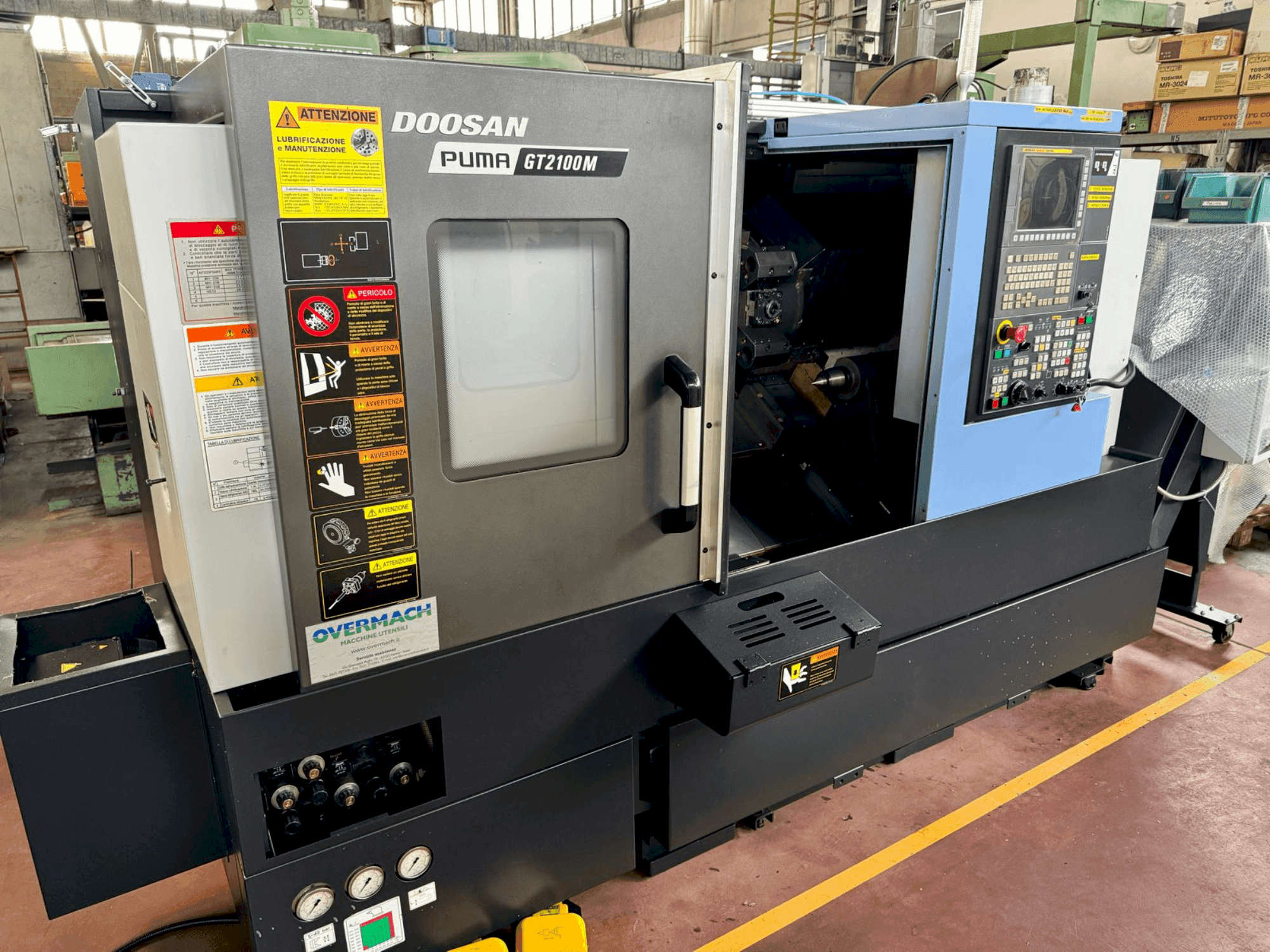 Vista frontale della macchina DOOSAN PUMA GT 2100M