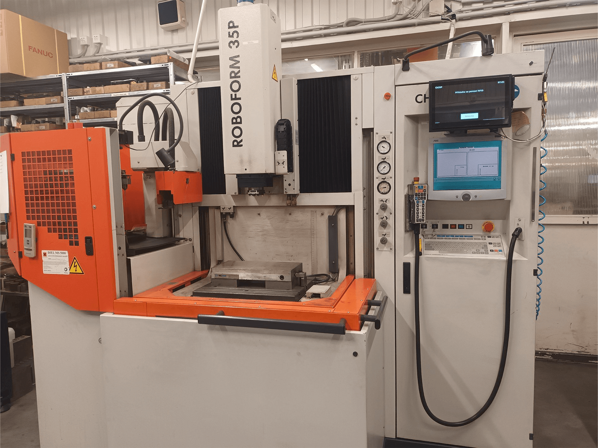 Vista frontale della macchina CHARMILLES ROBOFORM 35P