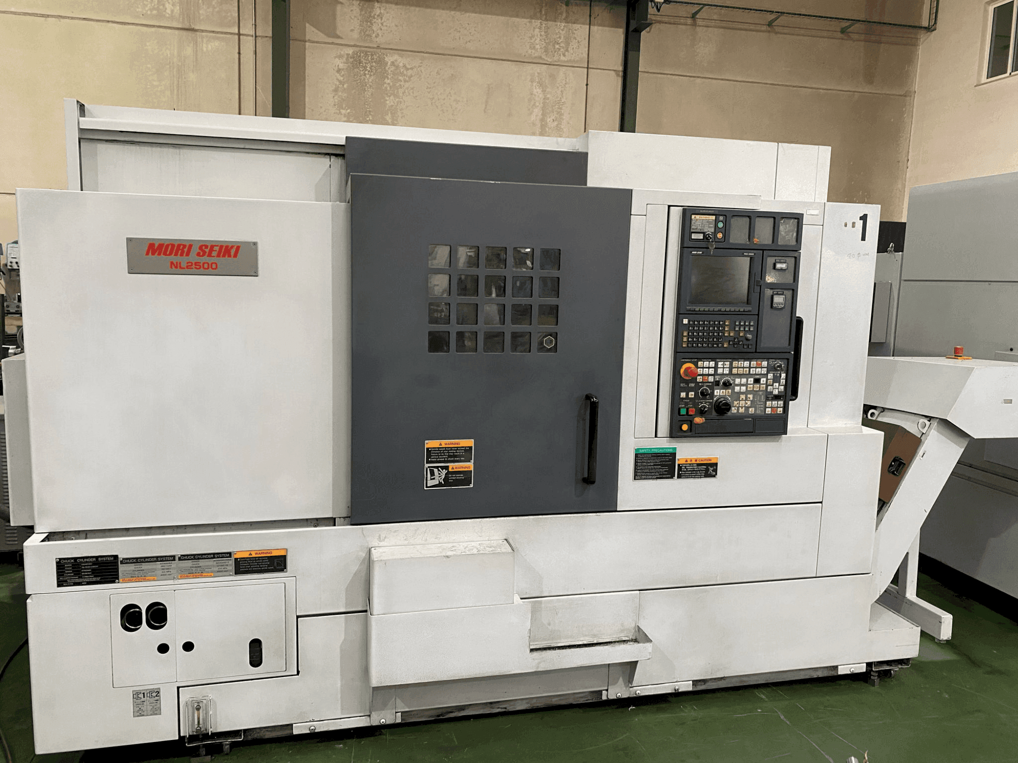 Vista frontale della macchina MORI SEIKI NL 2500 SY (2007)