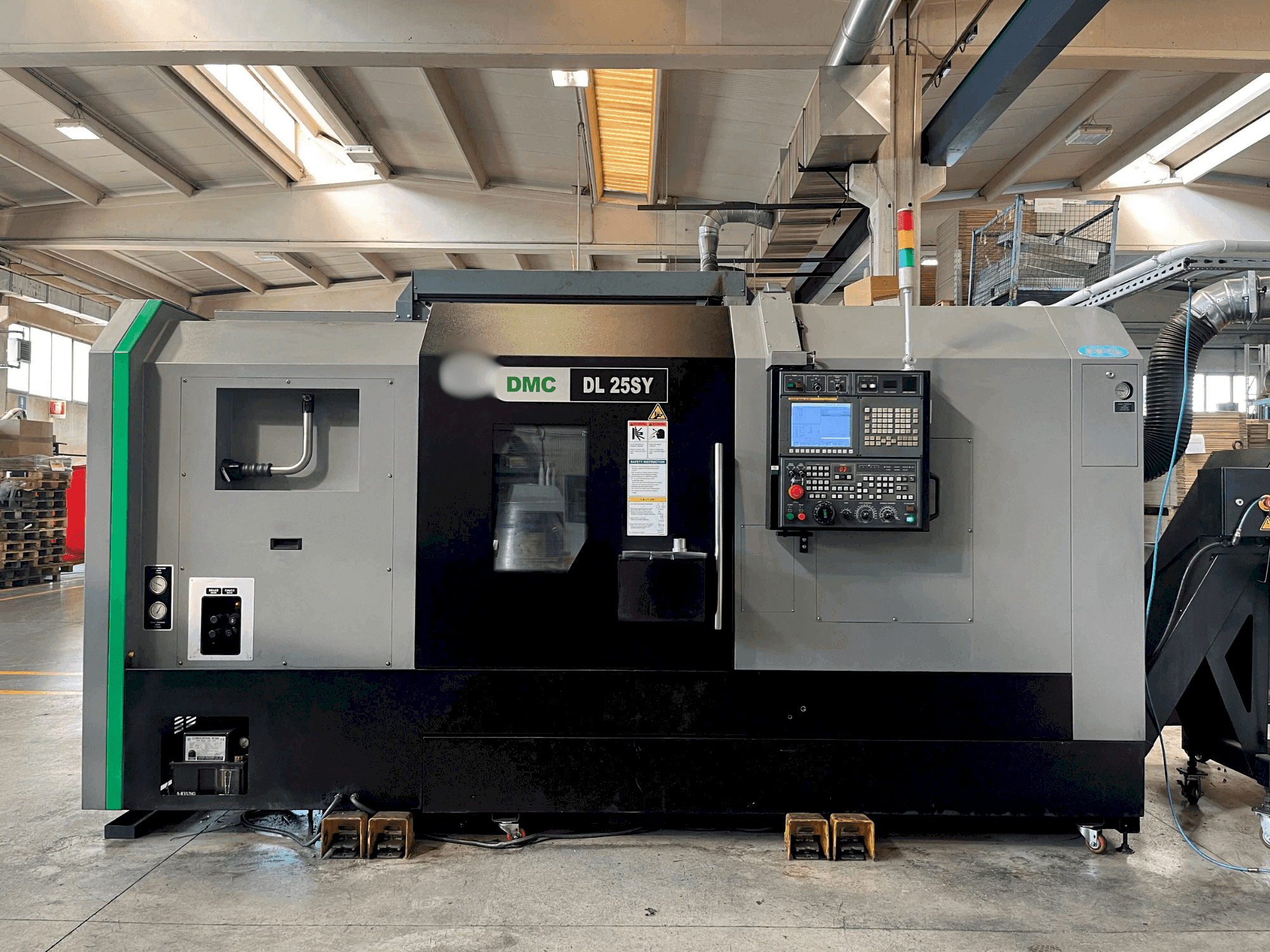 Vista frontale della macchina FFG DMC DL 25SY