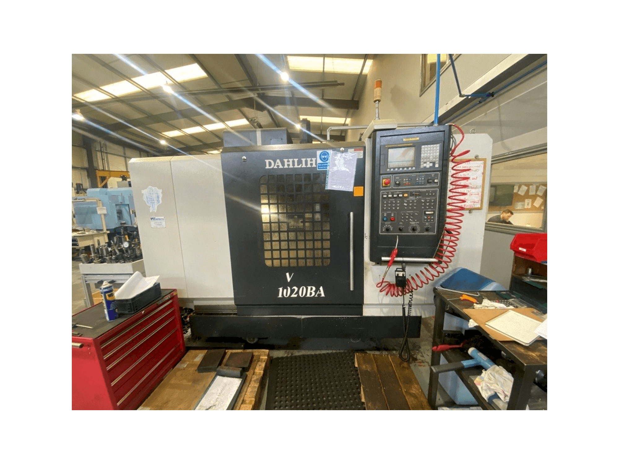 Vista frontale della macchina DAH LIH MCV 1020 BA