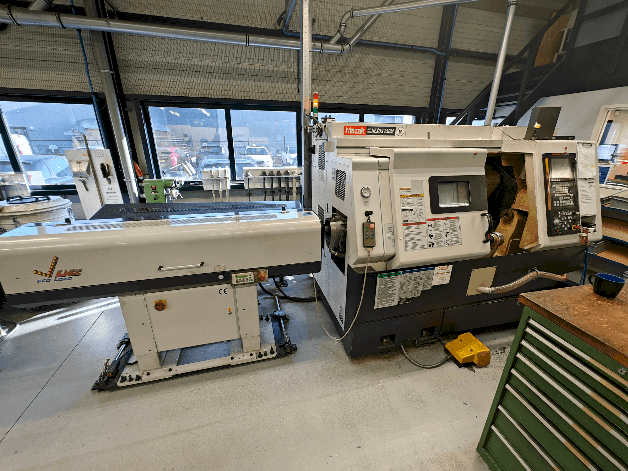 Vista frontale della macchina Mazak Quick Turn Nexus 250M