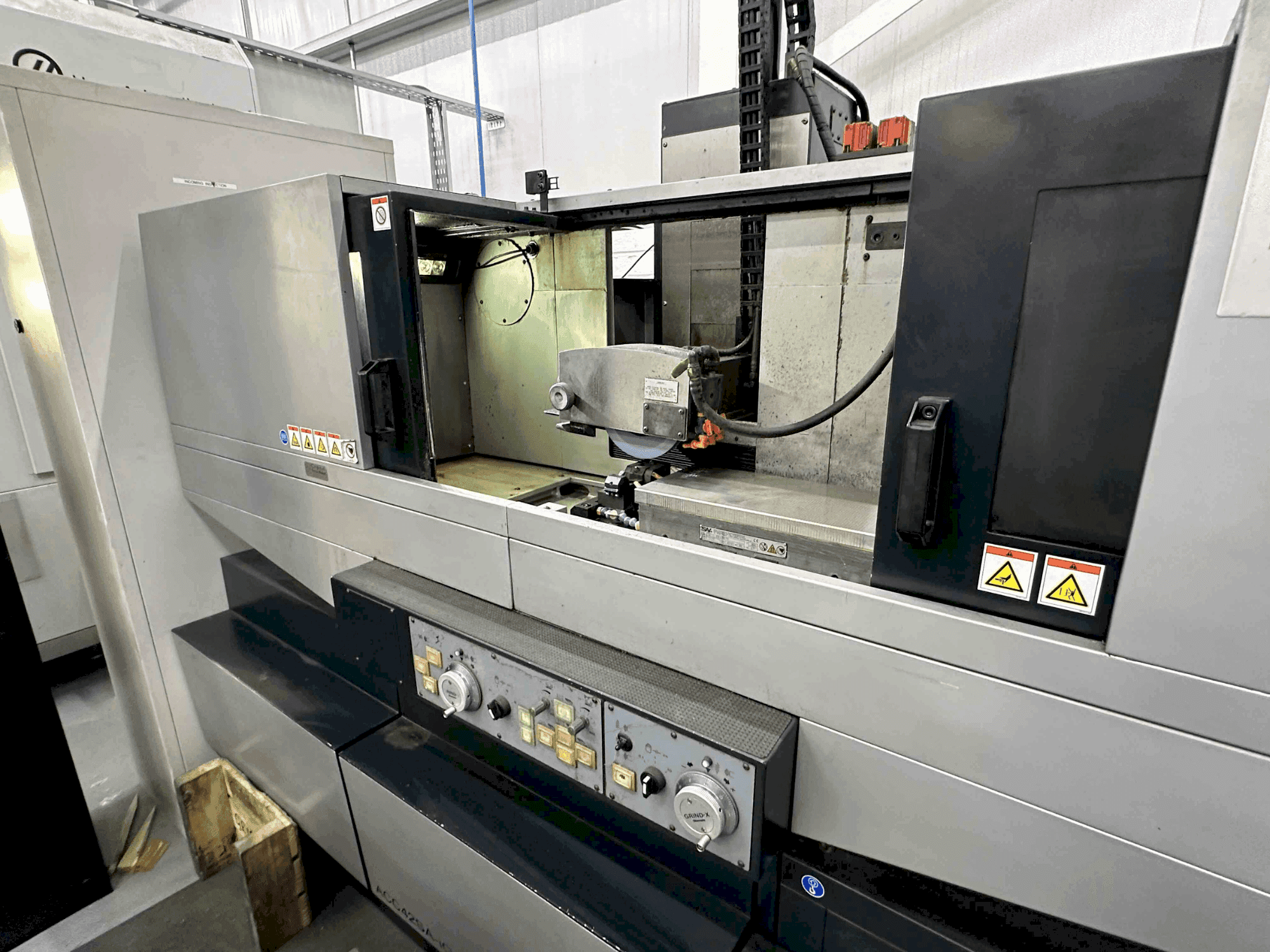 Vista frontale della macchina OKAMOTO Grind-X ACC 42SAiQ