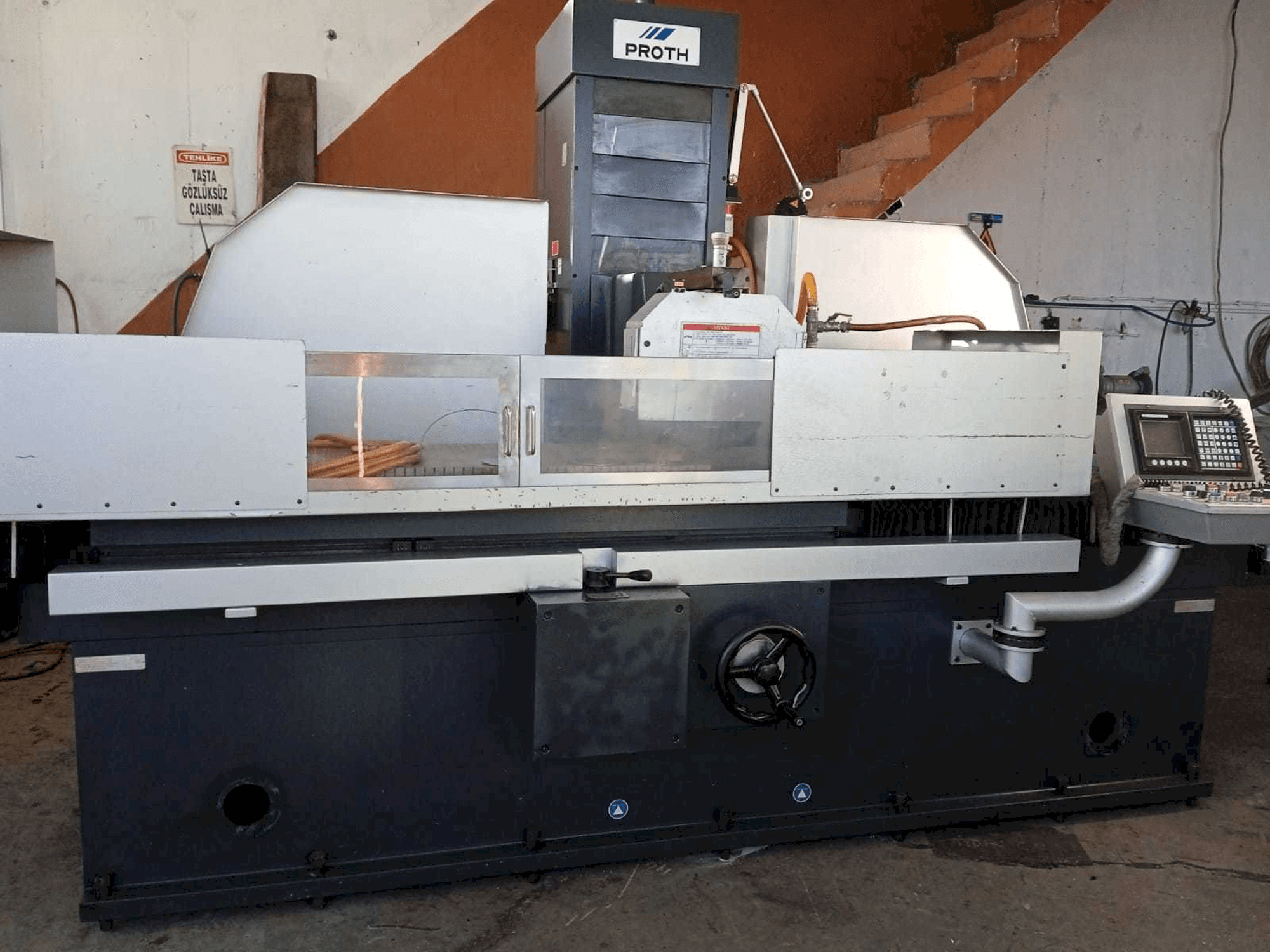 Vista frontale della macchina Proth PSGC-50100 AHR