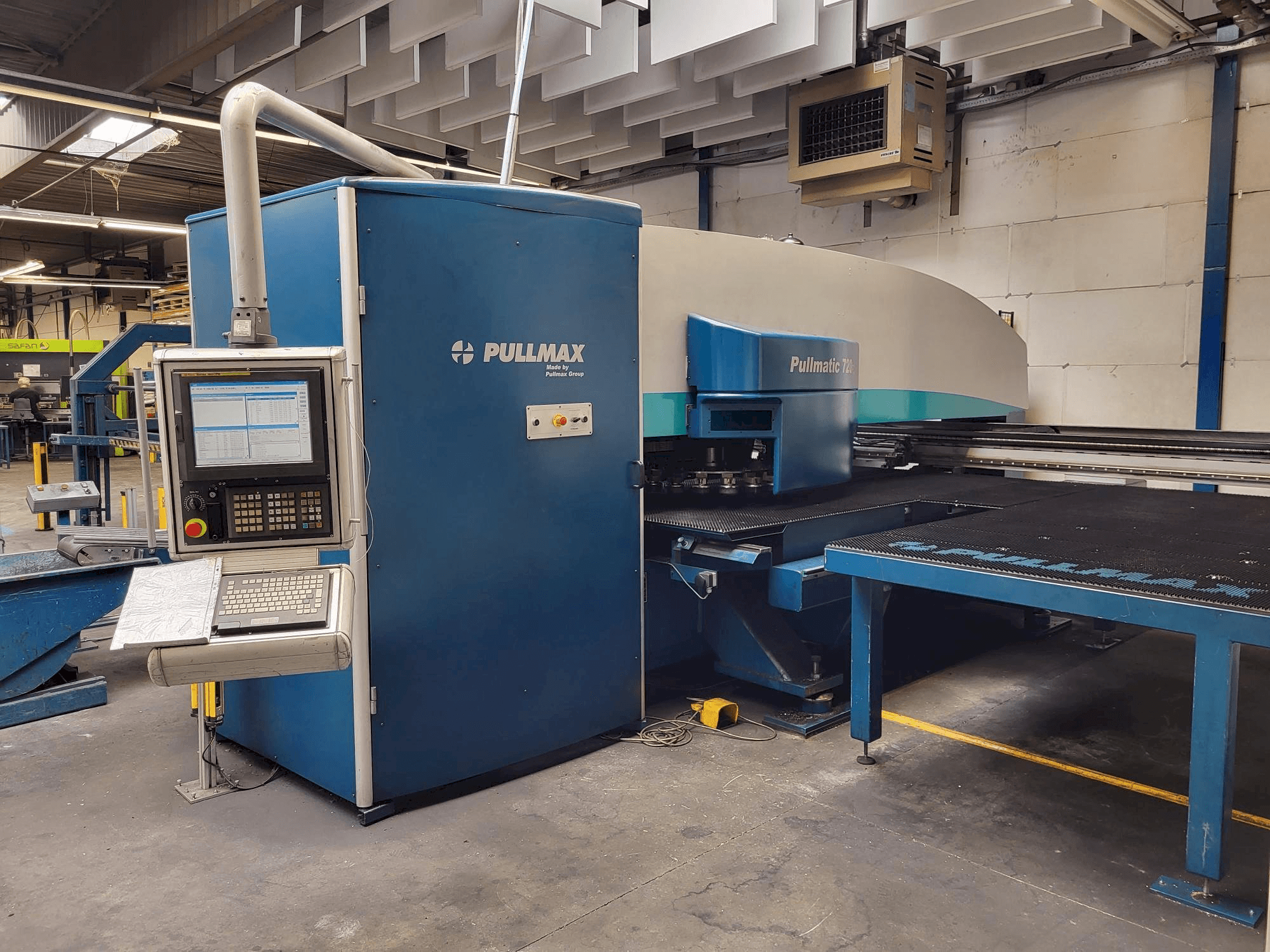 Vista frontale della macchina Pullmax 720