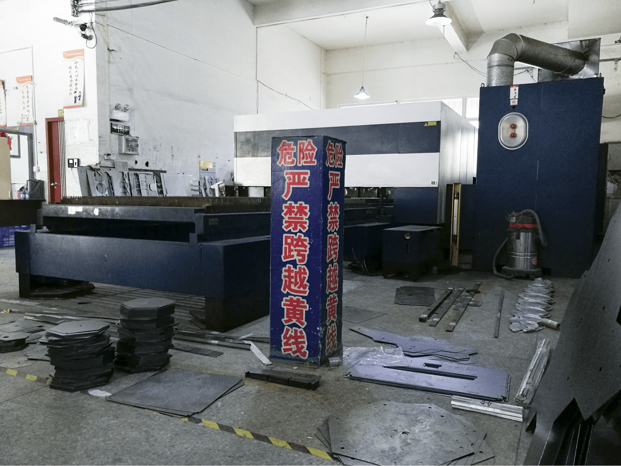 Vista lato destro 1 della macchina Trumpf TruLaser 3030