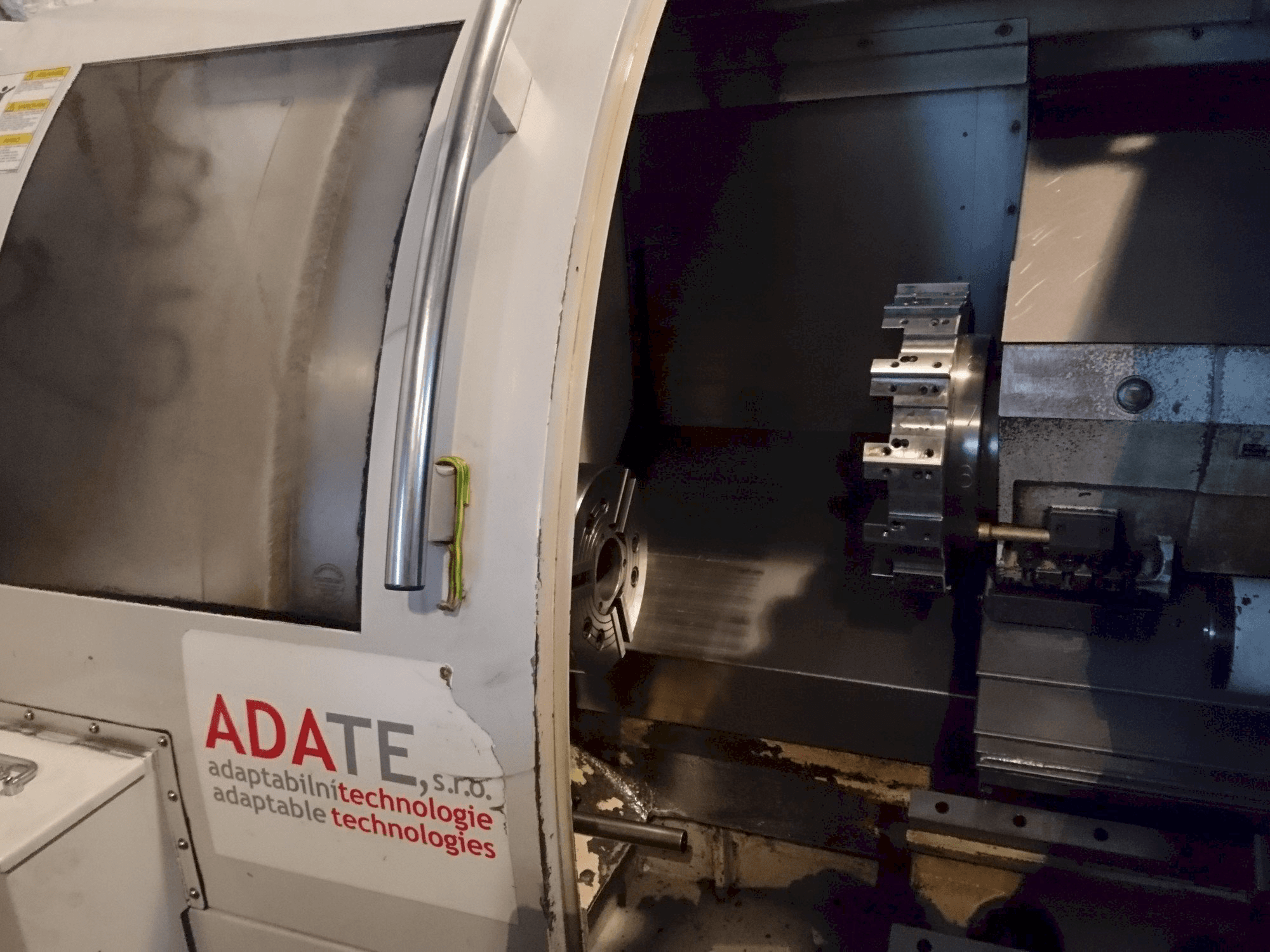 Vista frontale della macchina MICROCUT LT-65