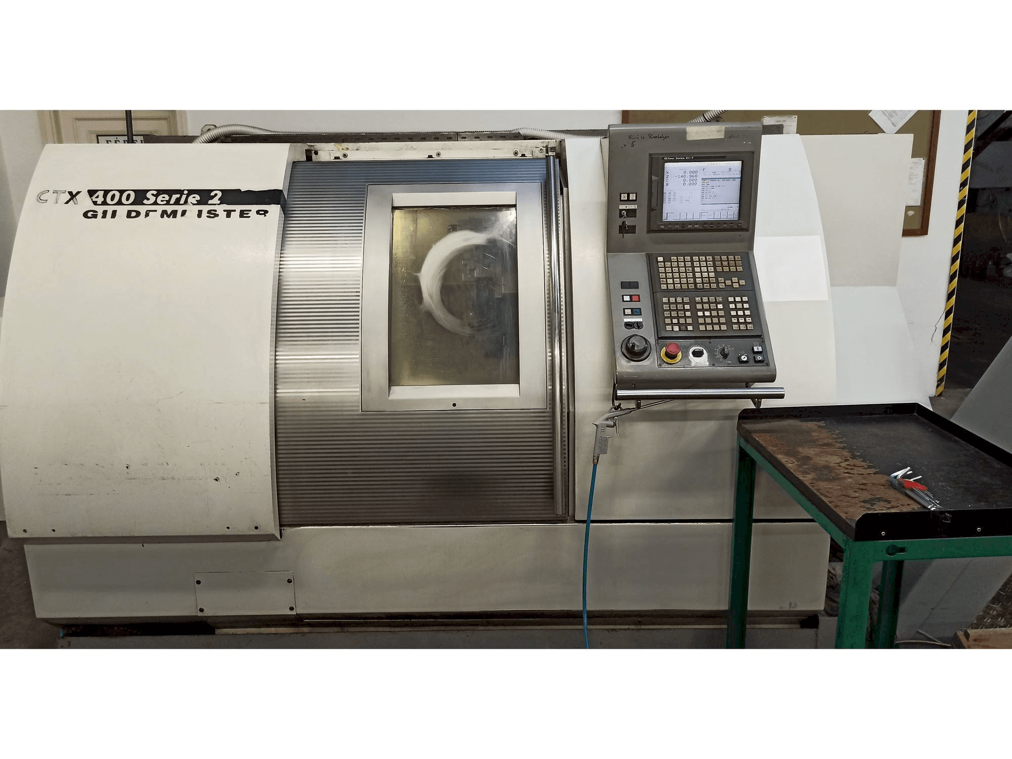 Vista frontale della macchina Gildemeister CTX 400 S2
