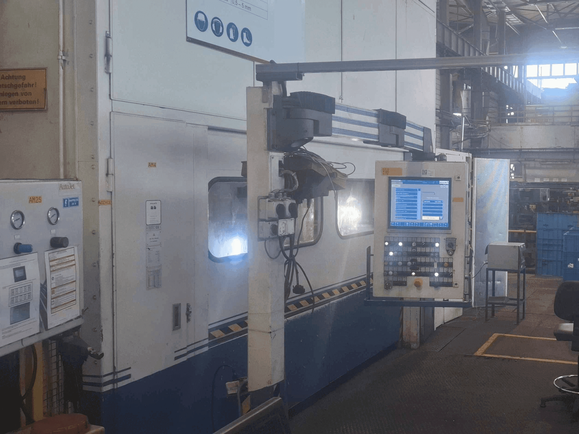 Vista frontale della macchina Müller HUQ 630.30