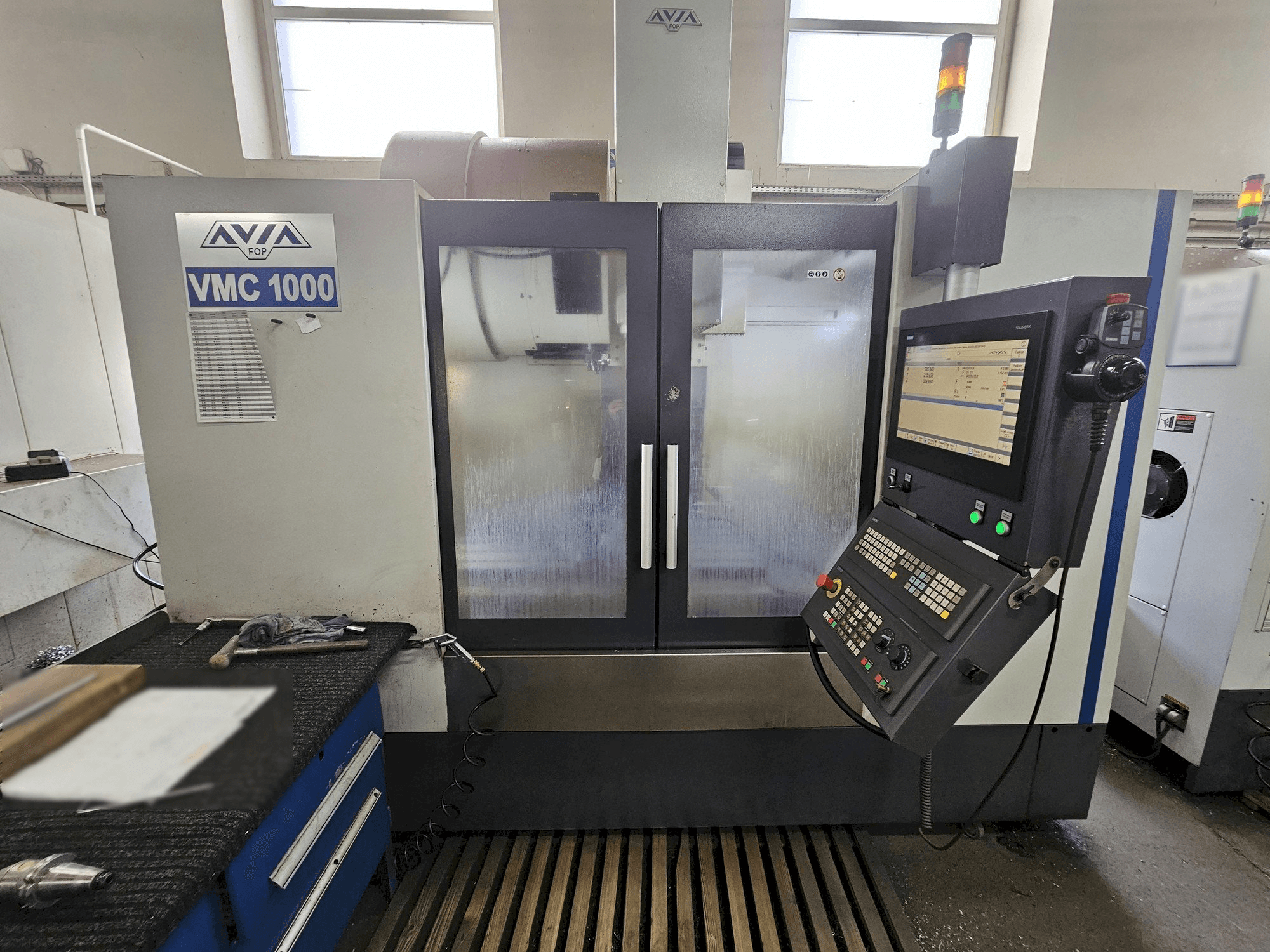 Vista frontale della macchina Avia VMC 1000