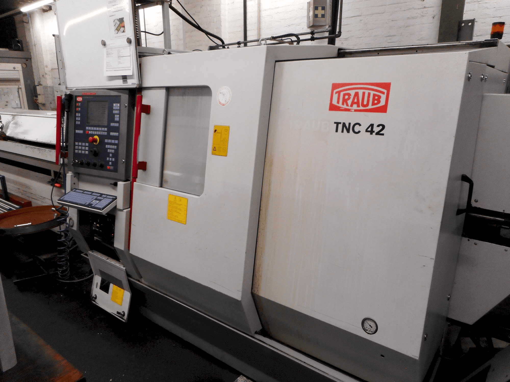 Vista frontale della macchina TRAUB TNC42/65