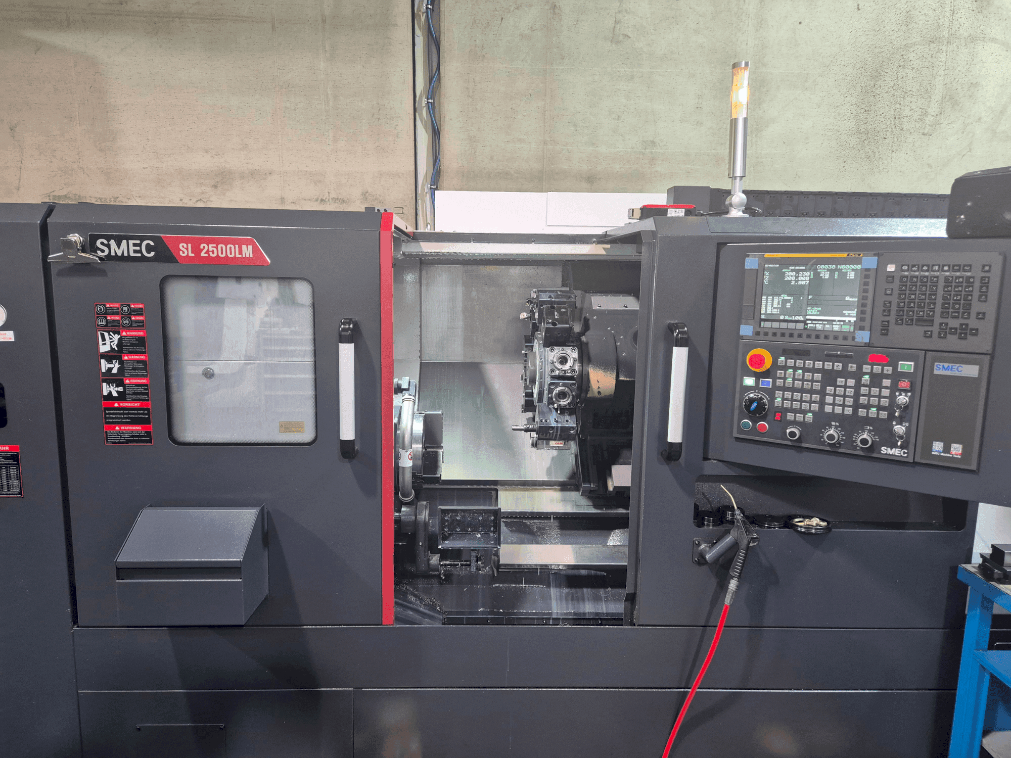 Vista frontale della macchina SMEC SL2500LM