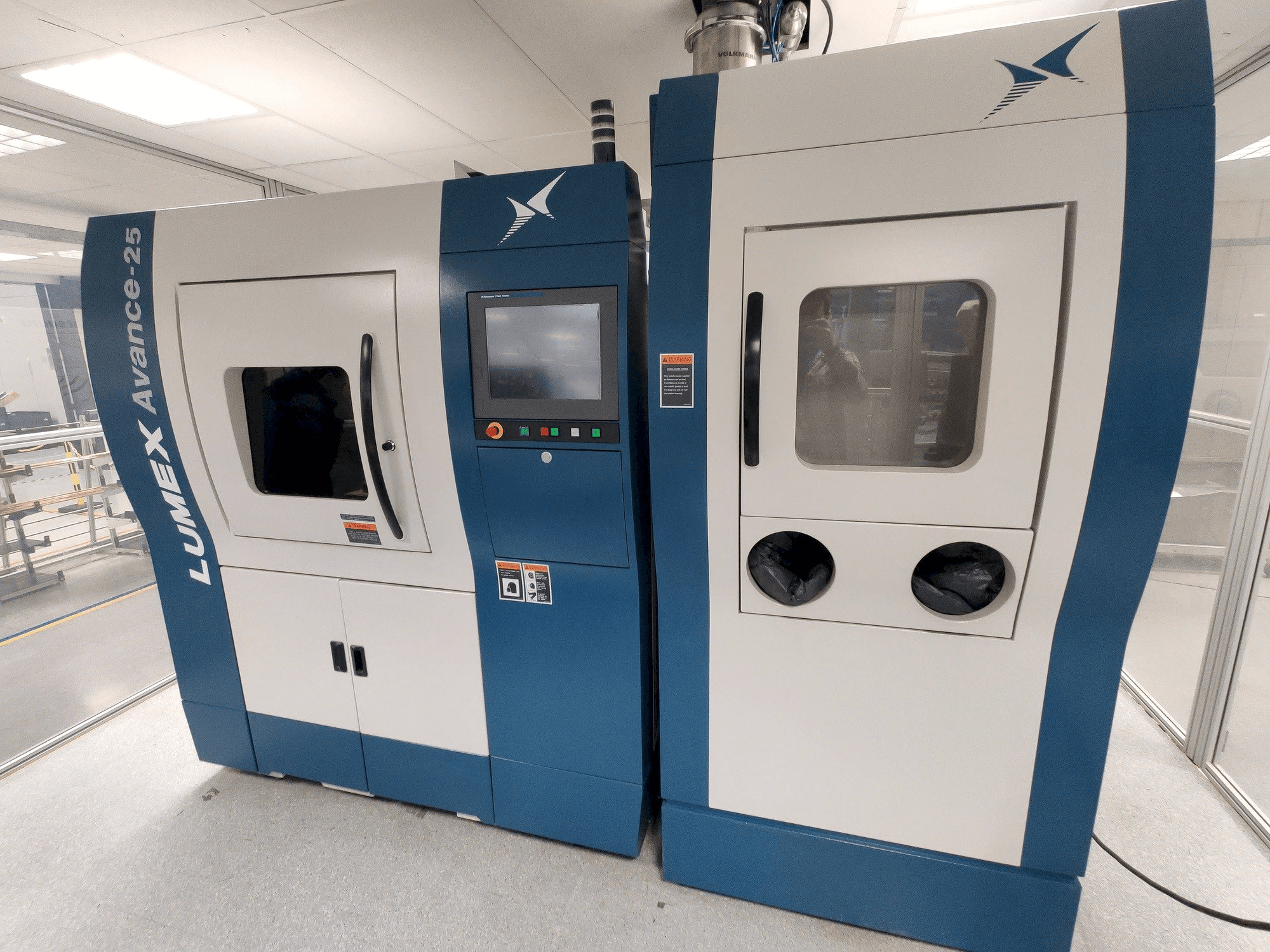Vista frontale della macchina Matsuura Lumex Avance-25