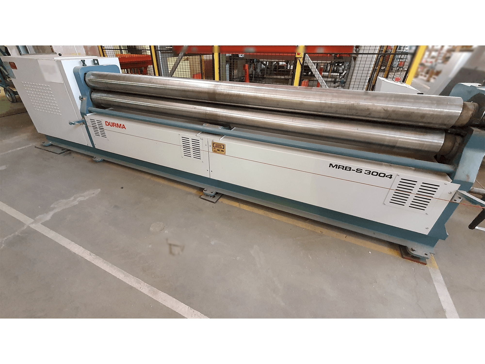 Vista frontale della macchina Durma MRB S 3004