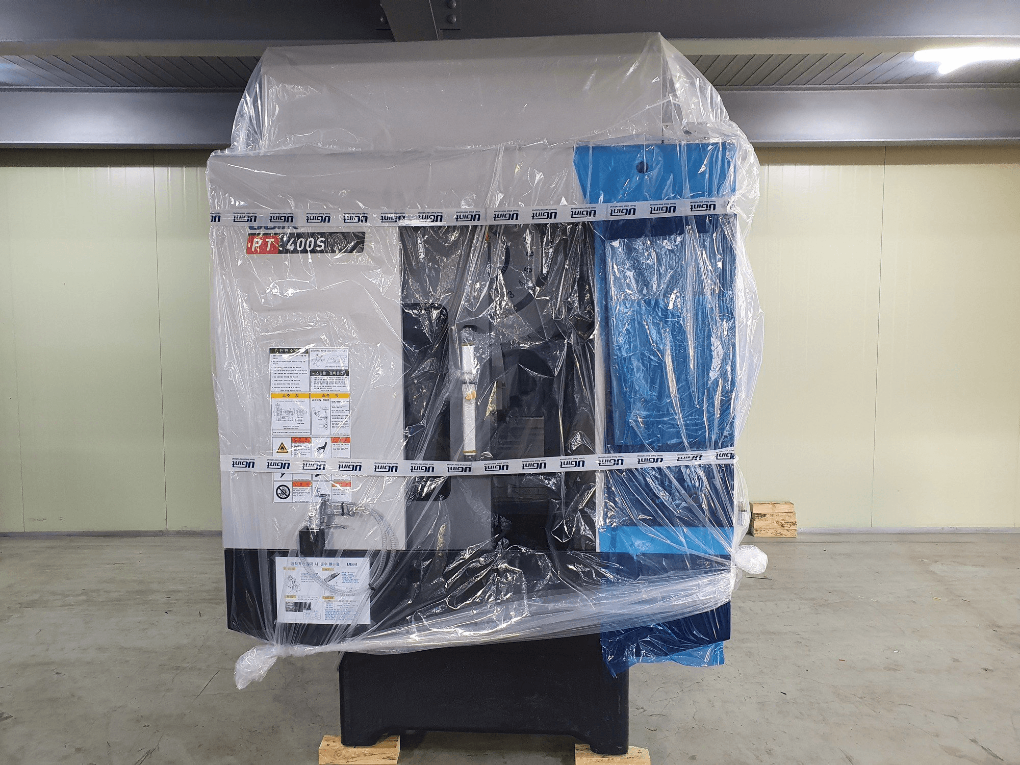 Vista frontale della macchina UGINT PT400S