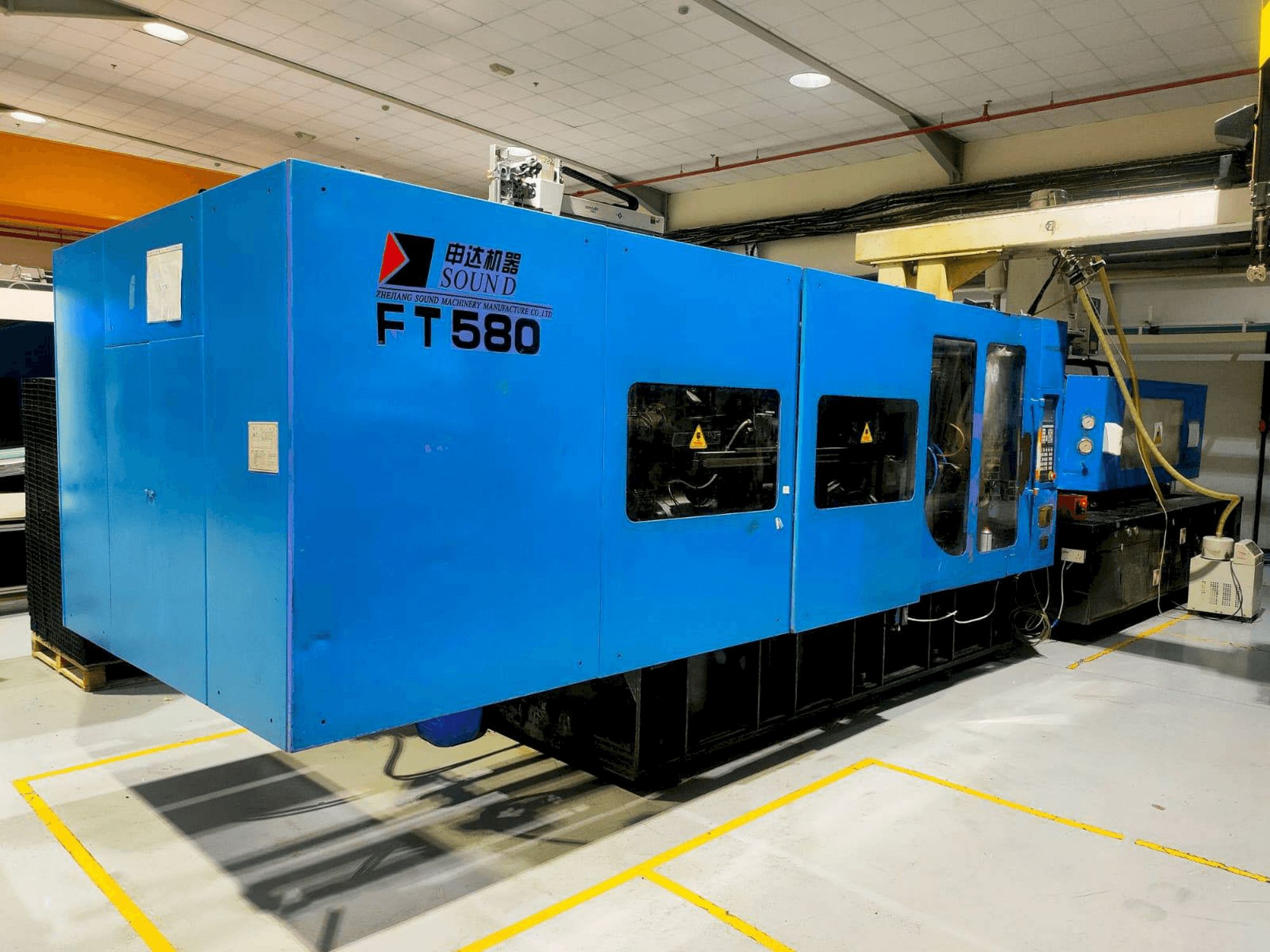 Vista frontale della macchina Zhejiang Sound Machinery Manufacture FT 580
