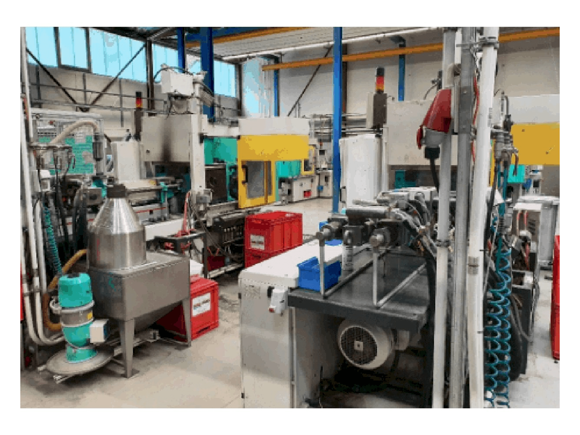 Vista laterale della macchina Arburg 320 C 600-250