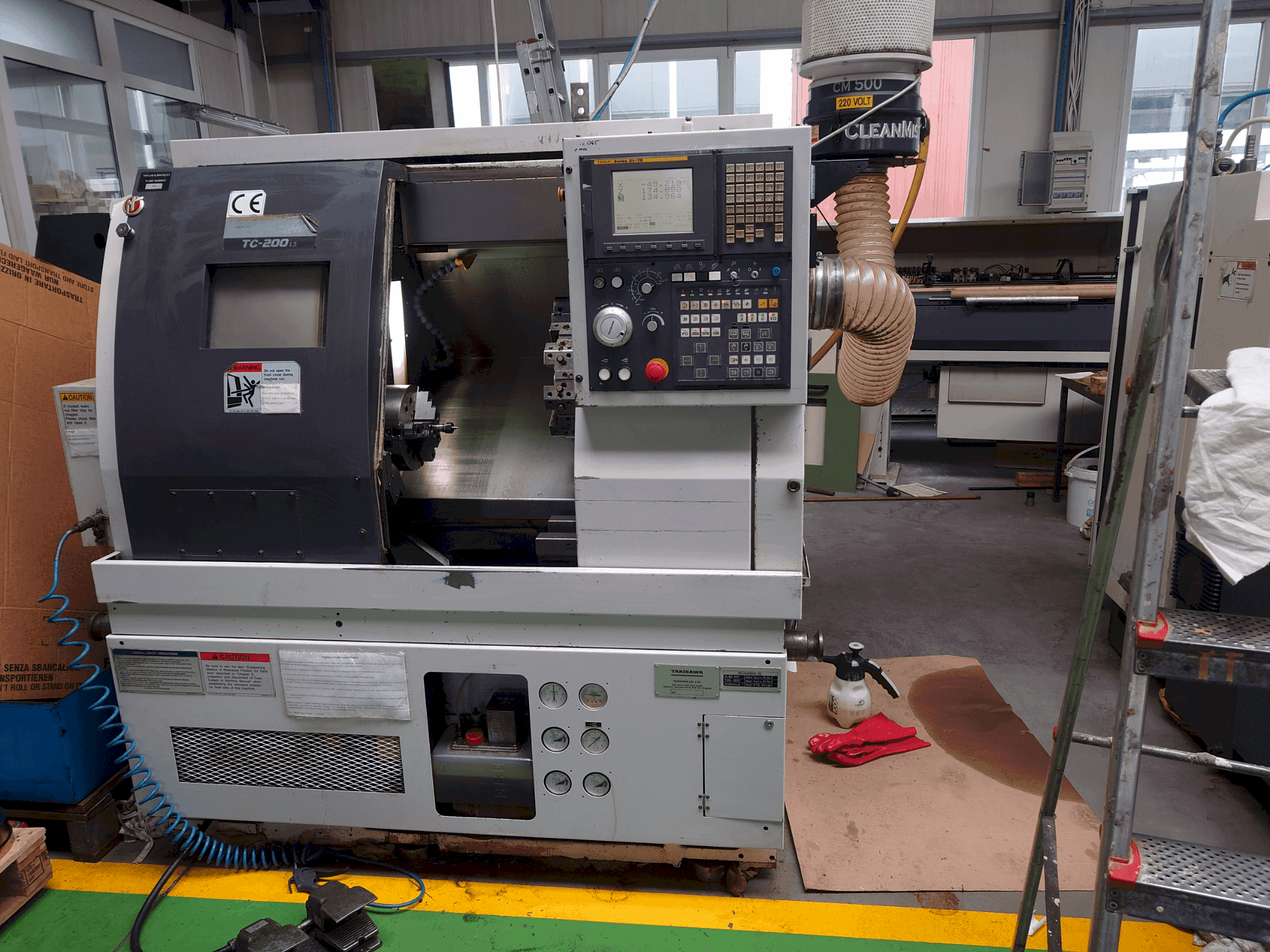 Vista frontale della macchina Takisawa TC-200 L3