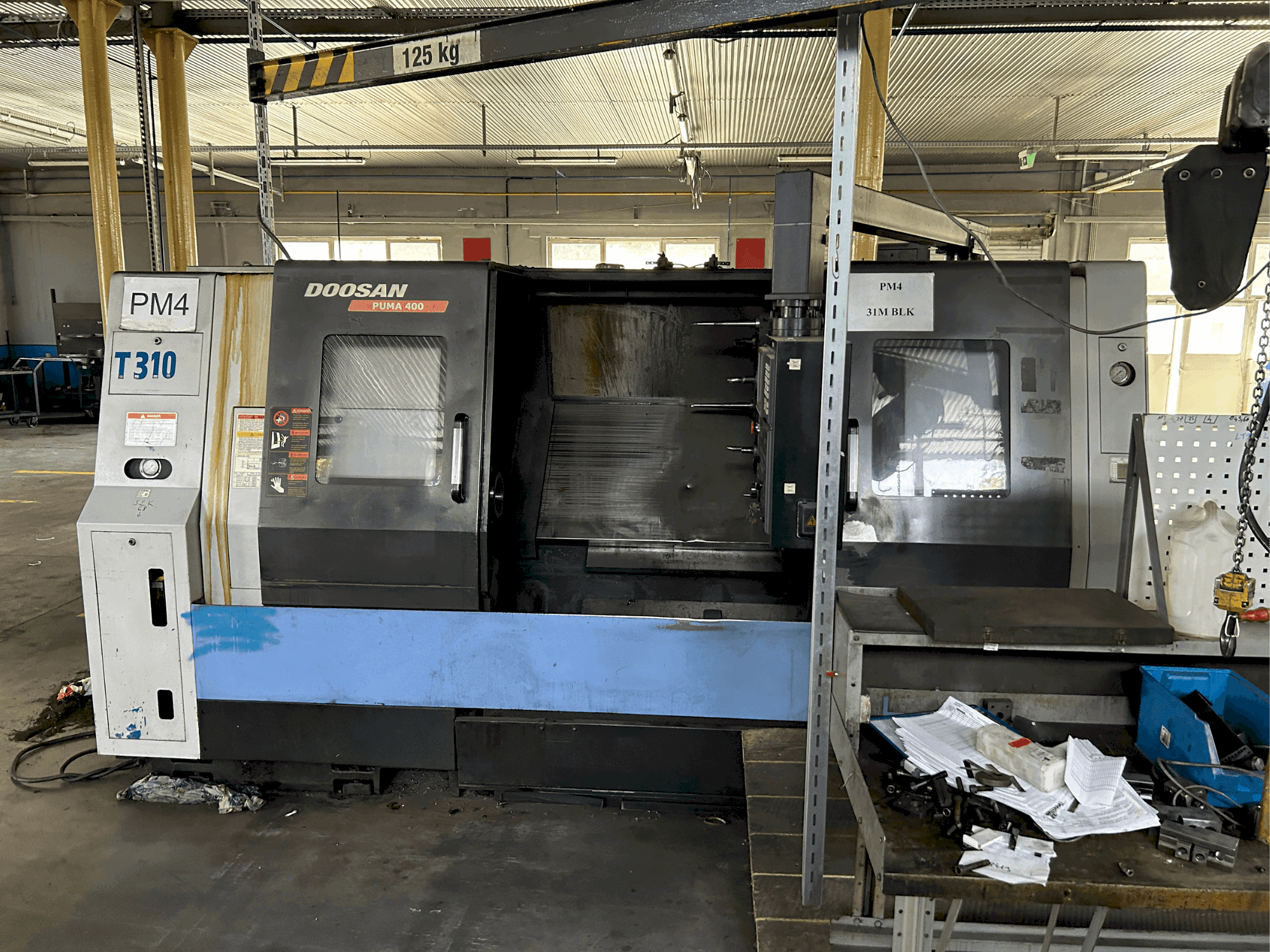 Vista frontale della macchina DOOSAN puma 400 B