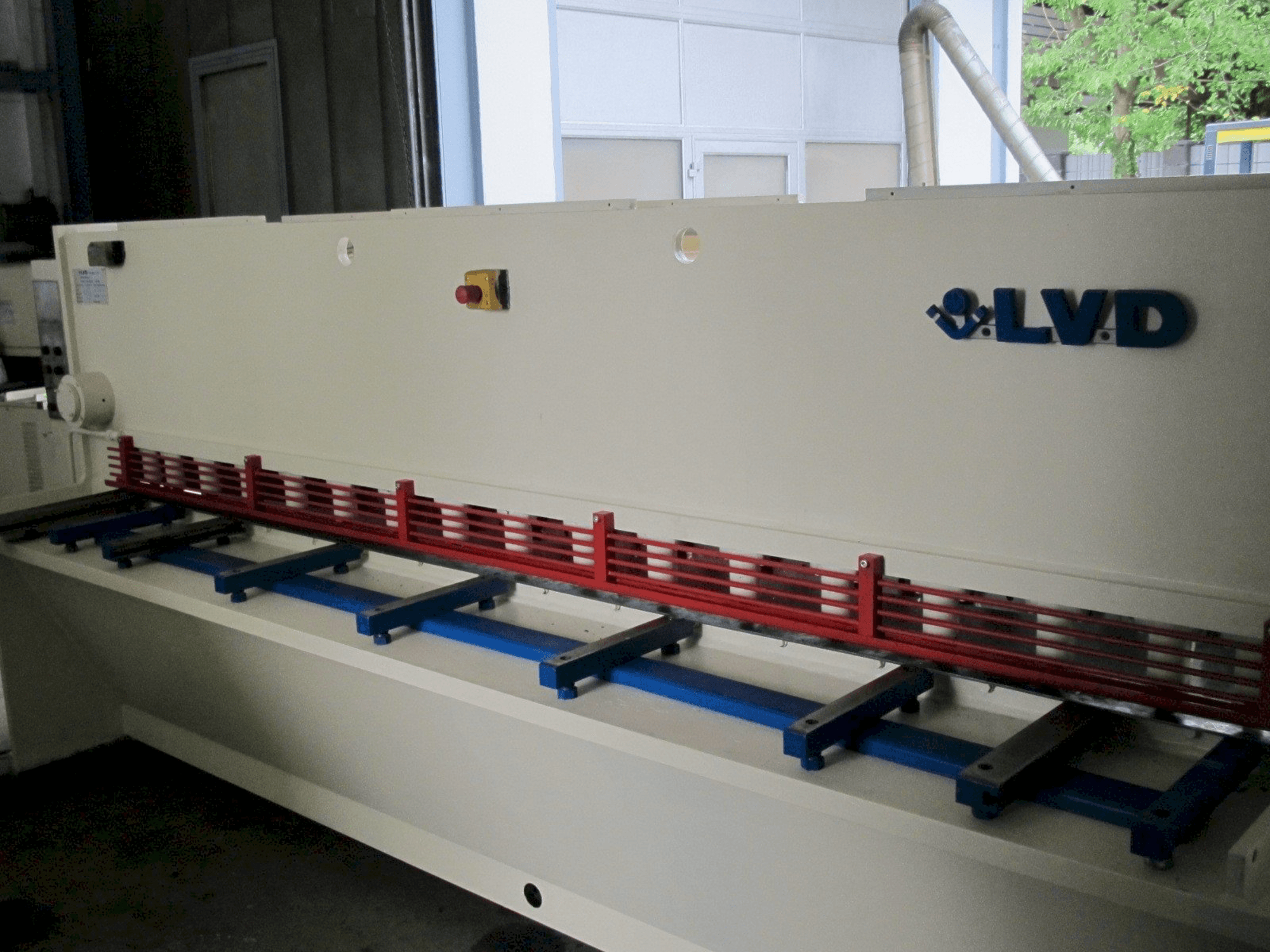 Vista frontale della macchina LVD HST 31/6