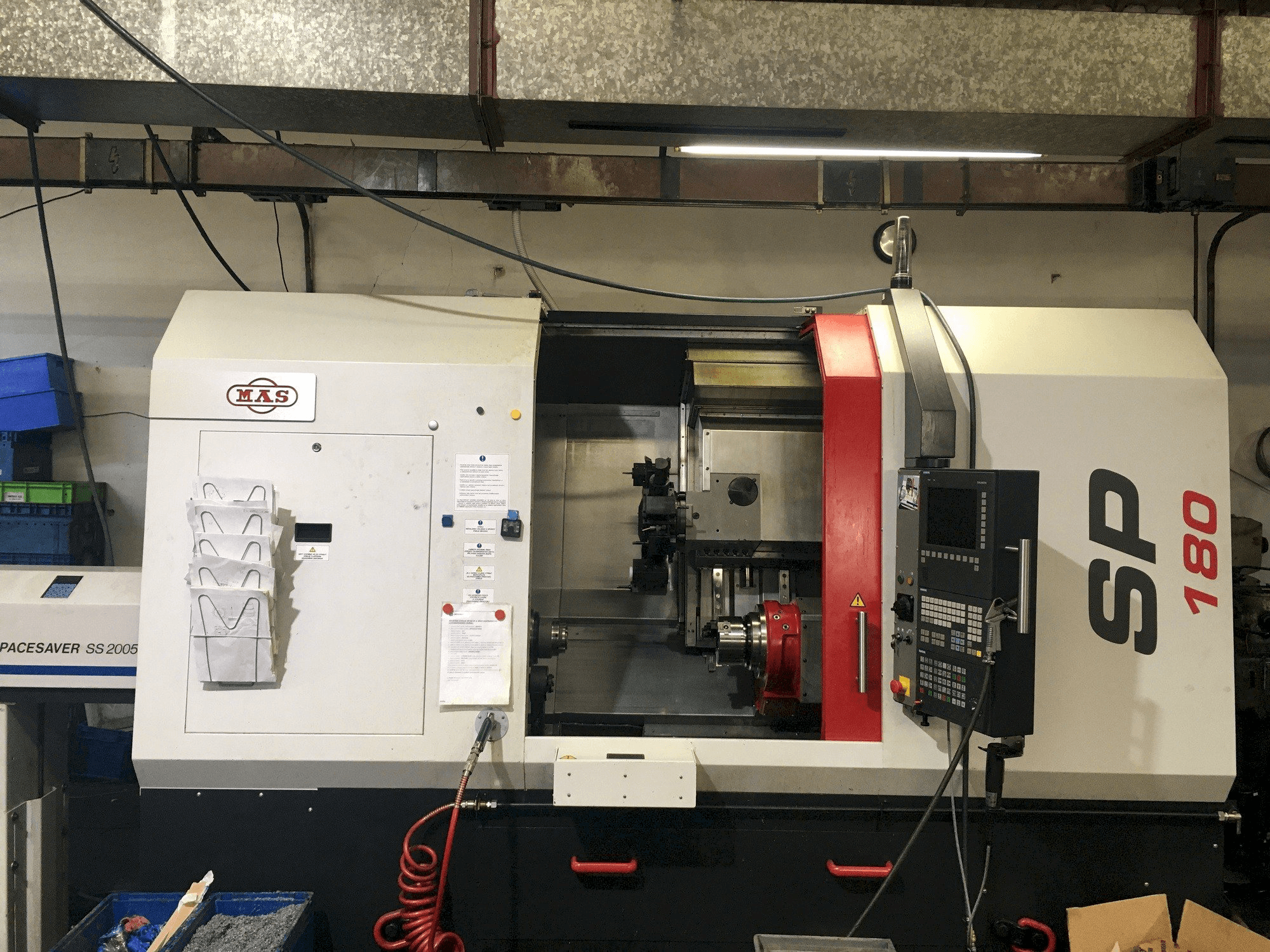 Vista frontale della macchina KOVOSVIT MAS SP 180 SY