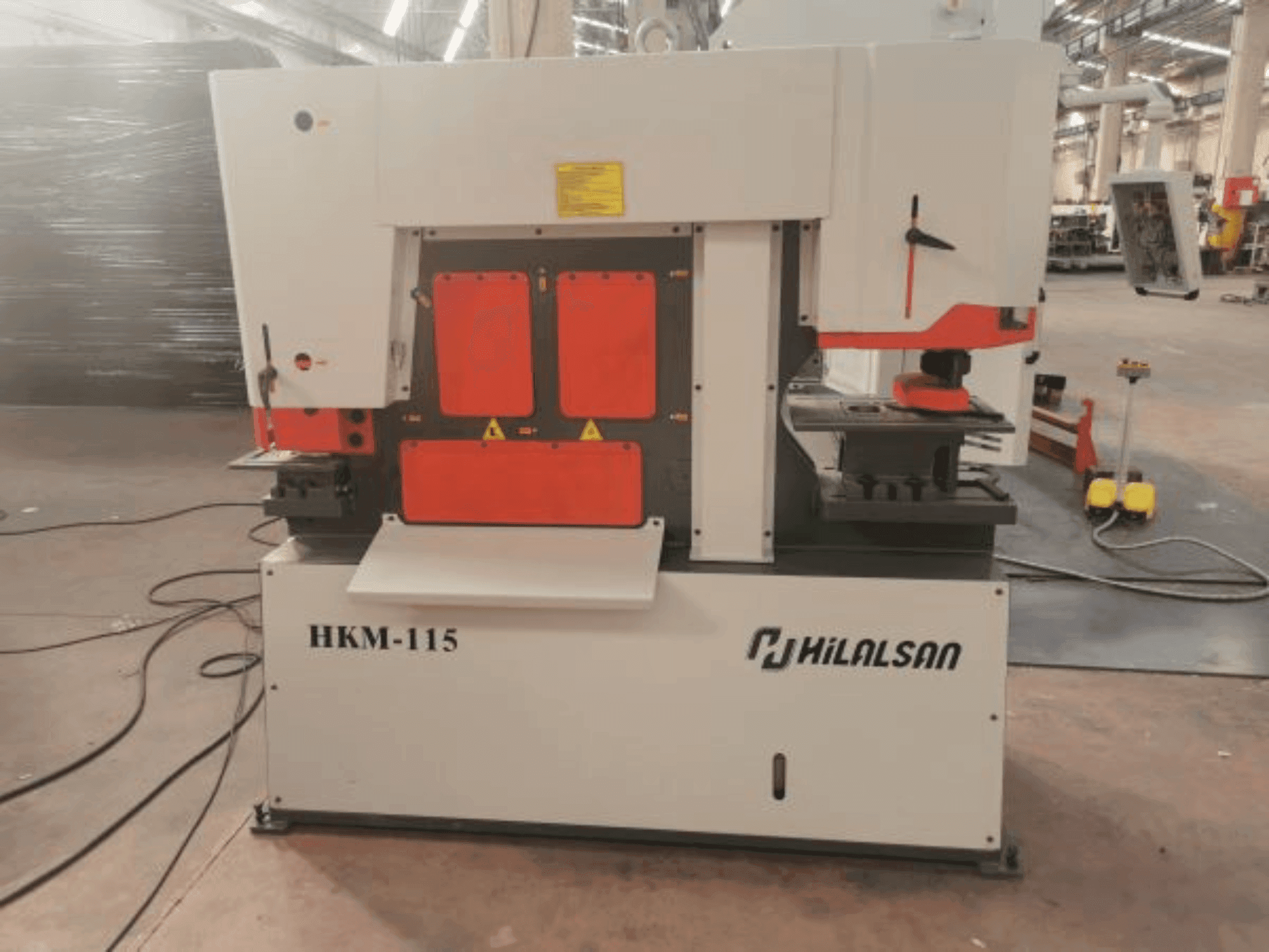 Vista frontale della macchina HILALSAN HKM-115