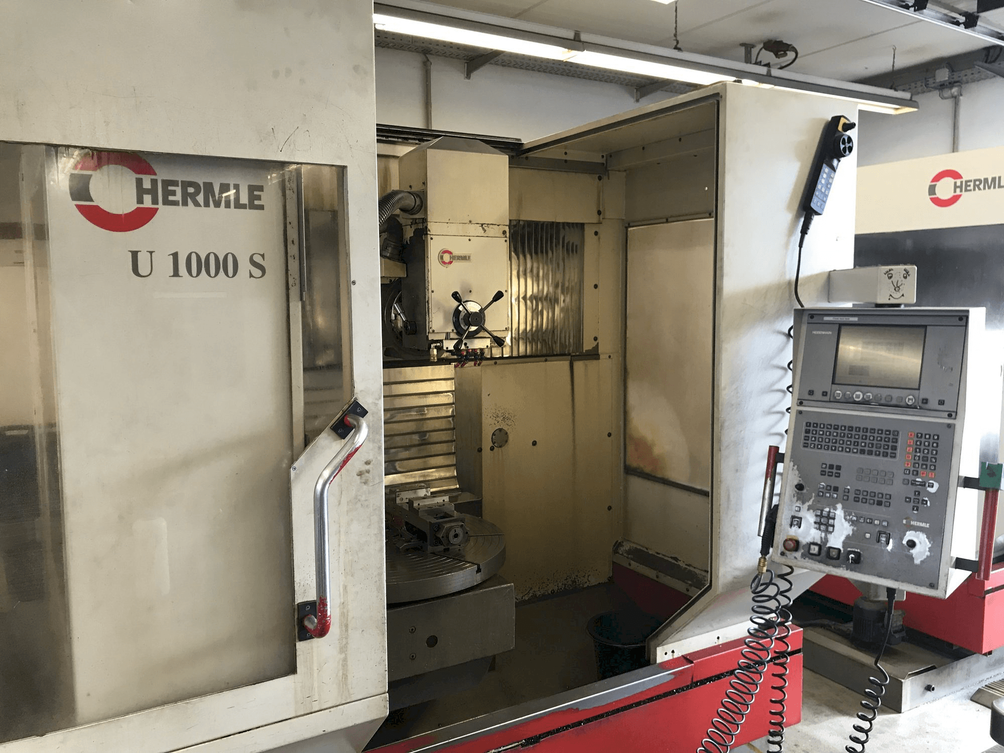 Vista frontale della macchina HERMLE U 1000 S