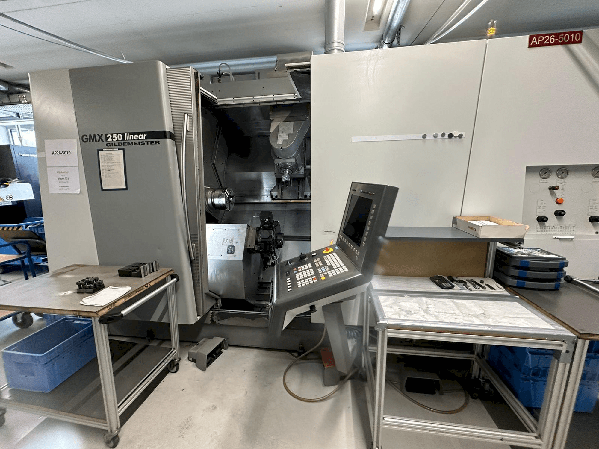 Vista frontale della macchina DMG GMX 250 linear
