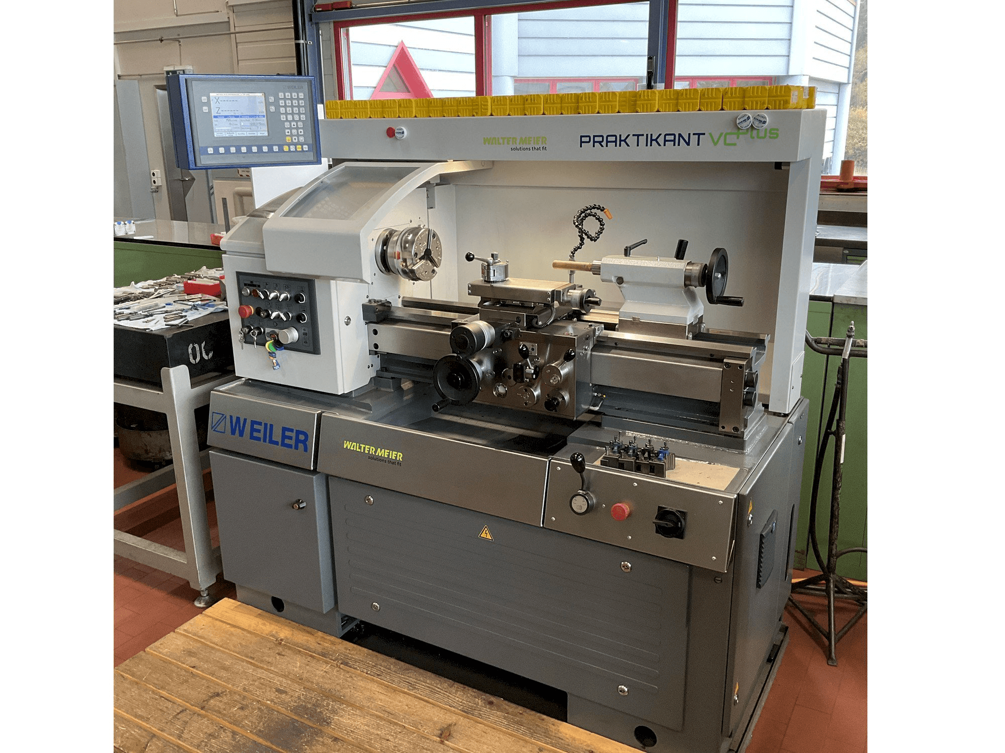 Vista frontale della macchina Weiler Praktikant VCplus