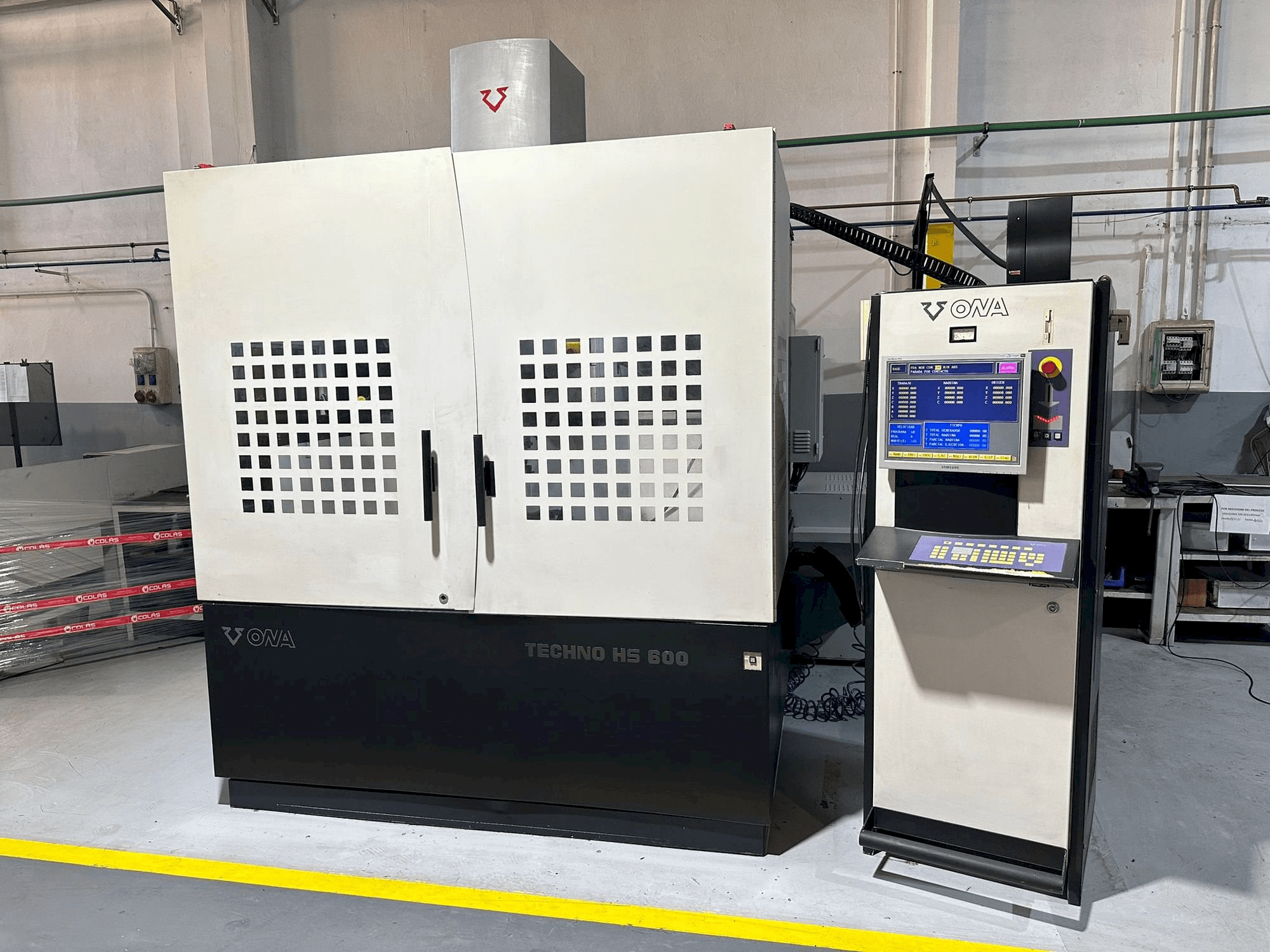 Vista frontale della macchina ONA HS 600