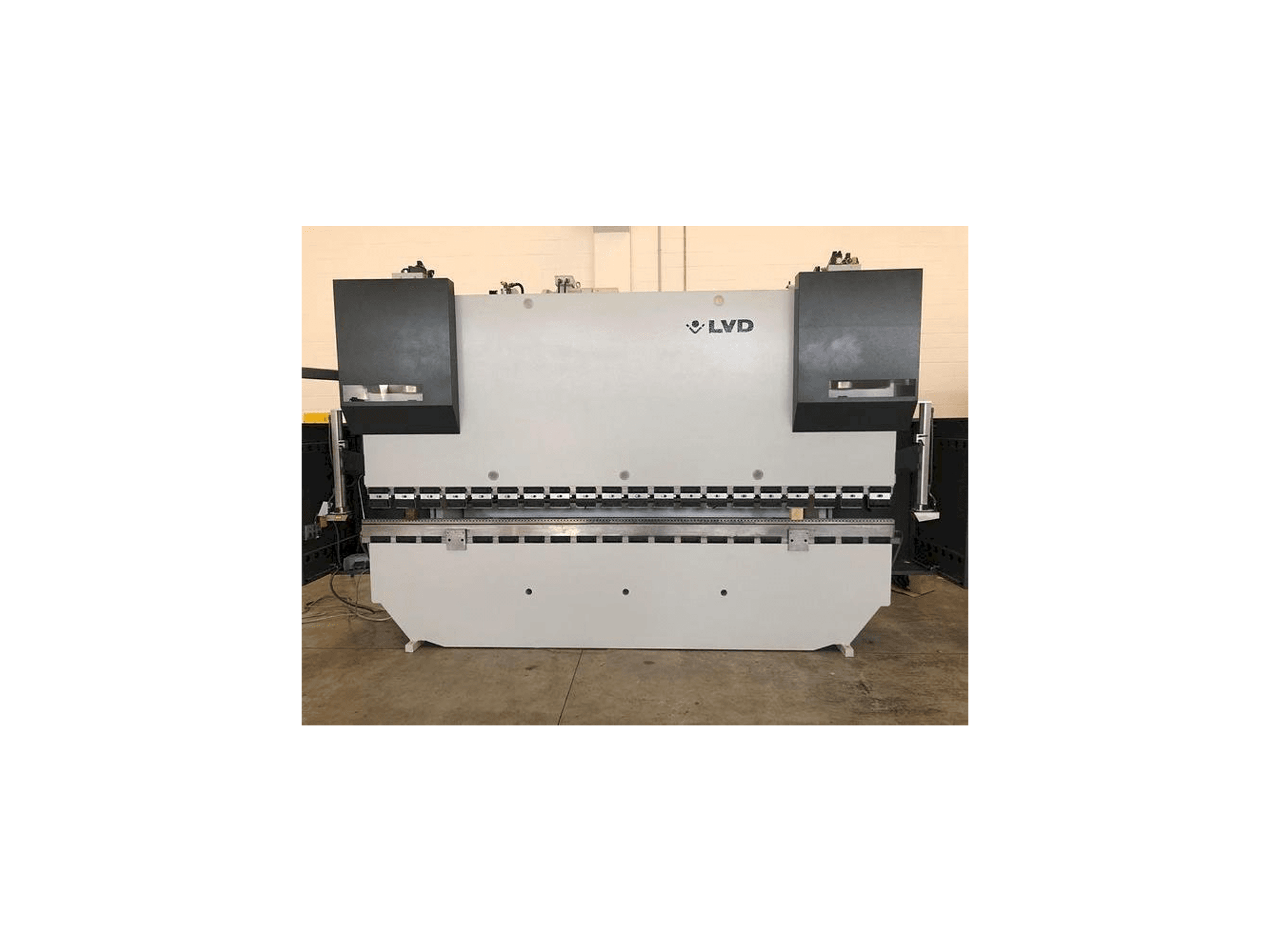 Vista frontale della macchina LVD PPEB 170/40