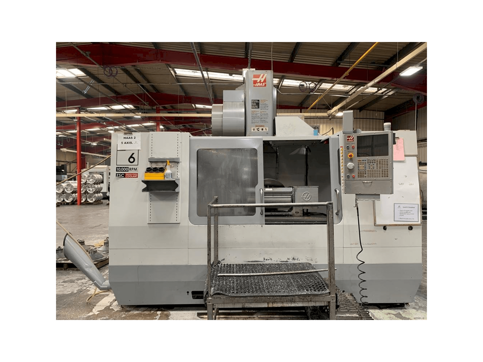 Vista frontale della macchina HAAS VF-6/40