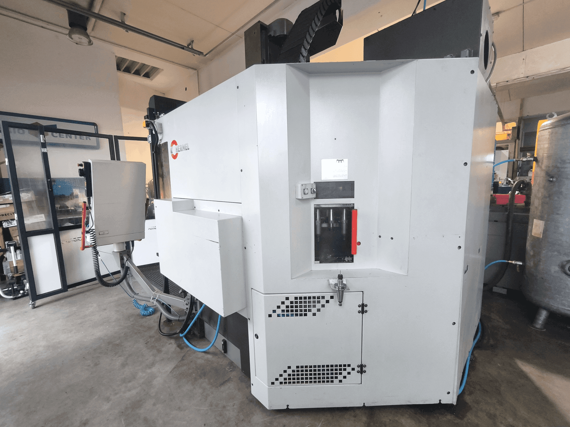 Vista frontale della macchina HERMLE C 600 U