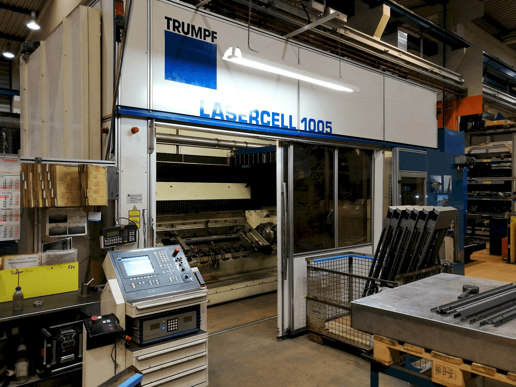 Vista lato sinistro della macchina Trumpf Lasercell TLC 1005