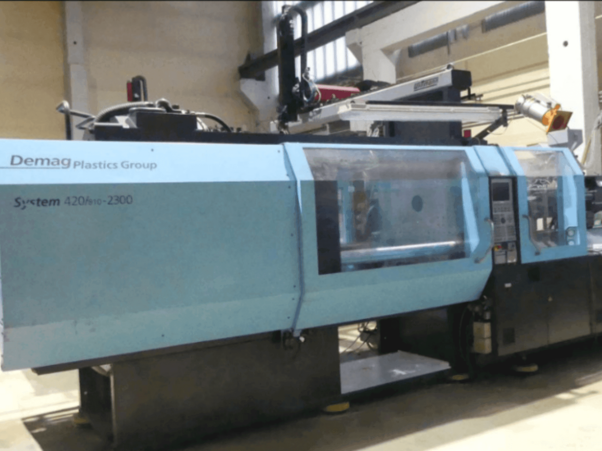 Vista frontale della macchina DEMAG Ergotech 420/810-2300