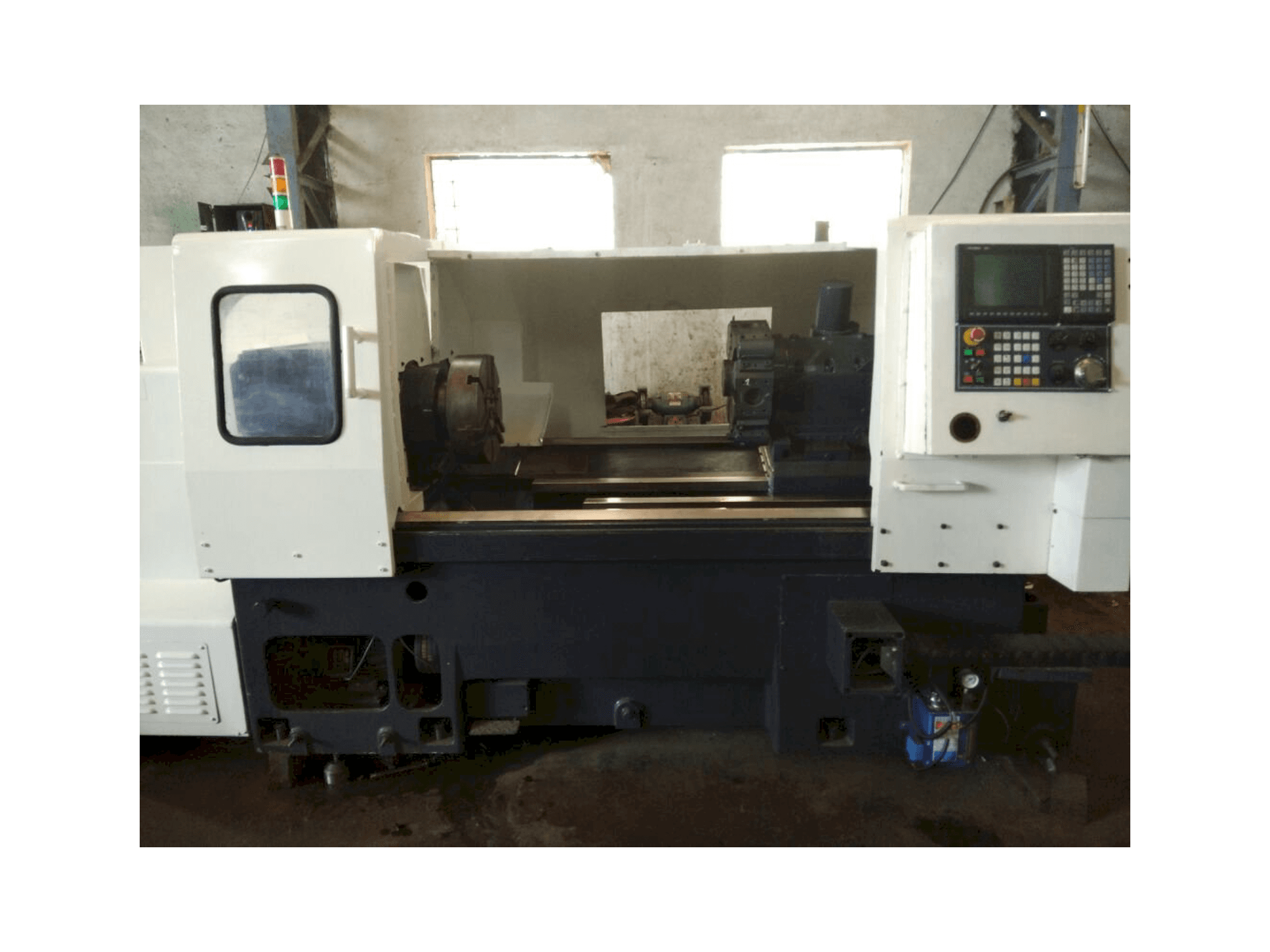 Vista frontale della macchina MORI SEIKI TL3