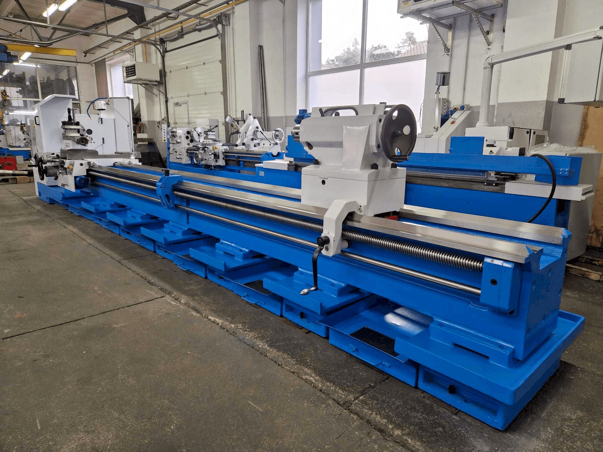 Vista frontale della macchina Poreba TPK 90 x 6000