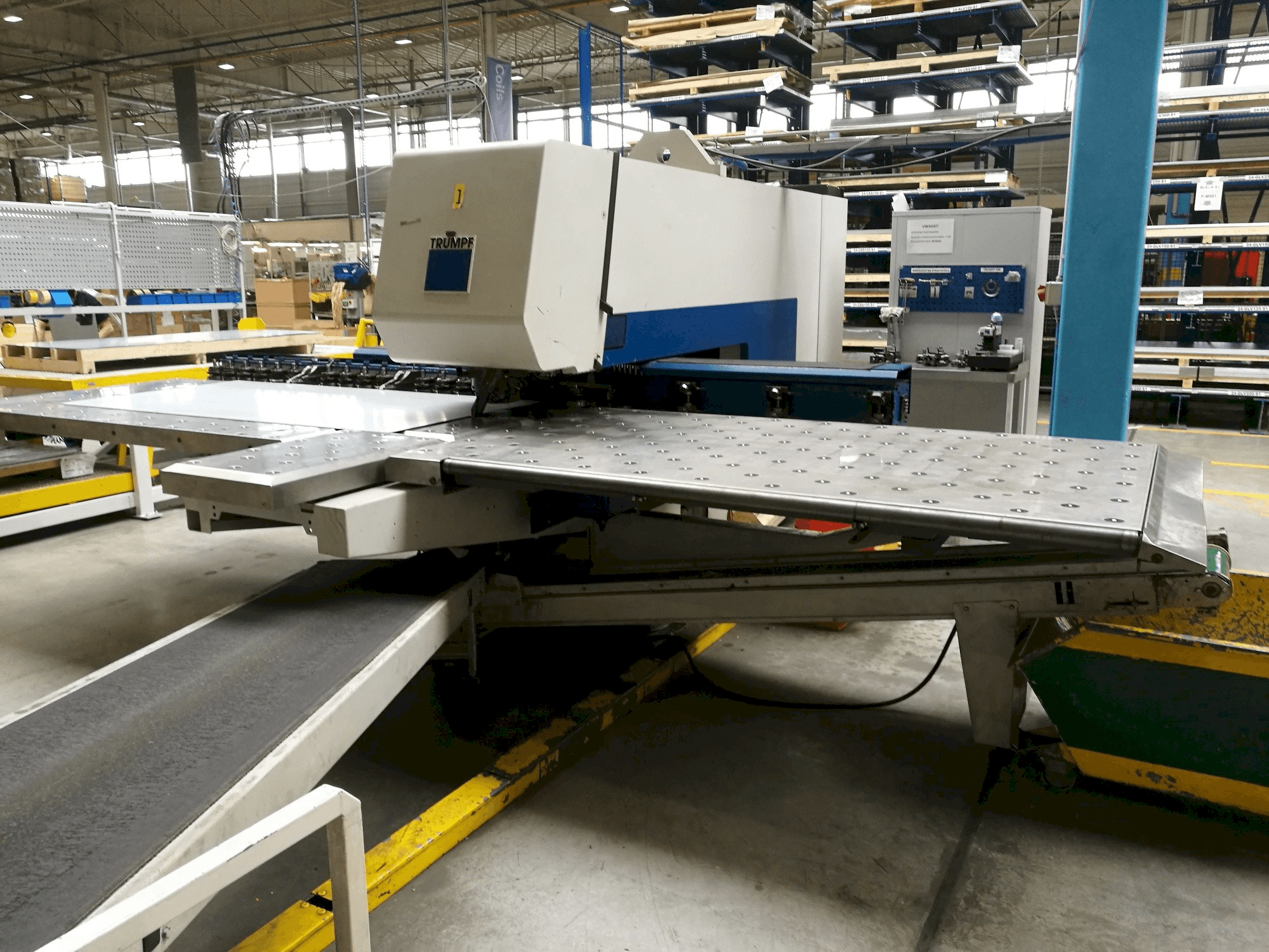 Vista frontale della macchina Trumpf Trumatic 500