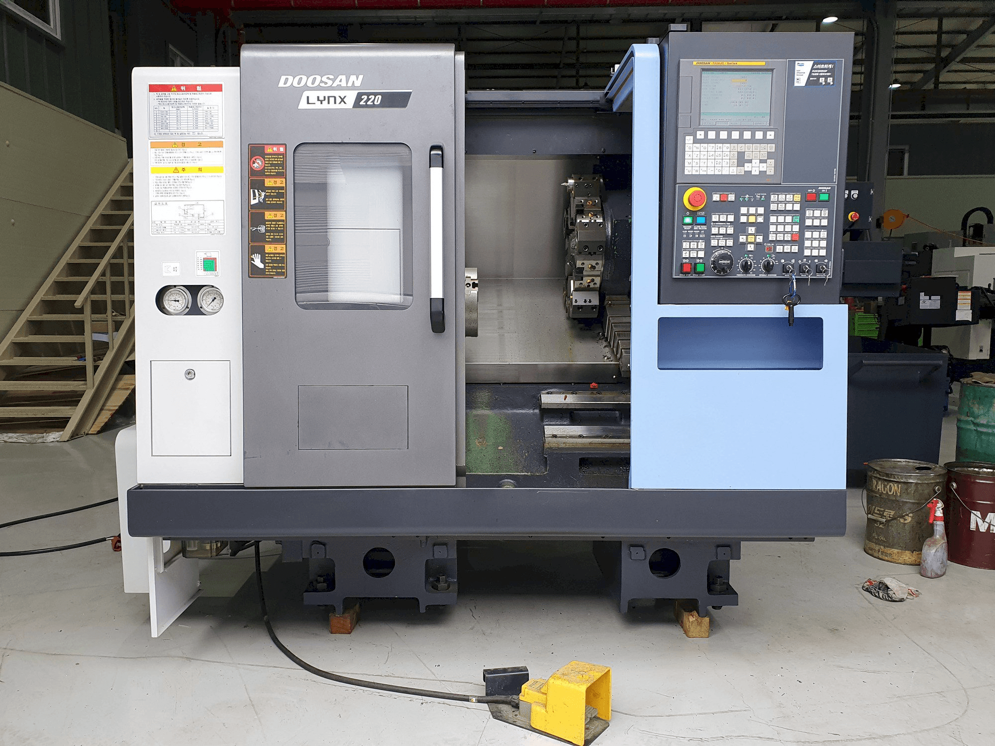 Vista frontale della macchina Doosan LYNX220C