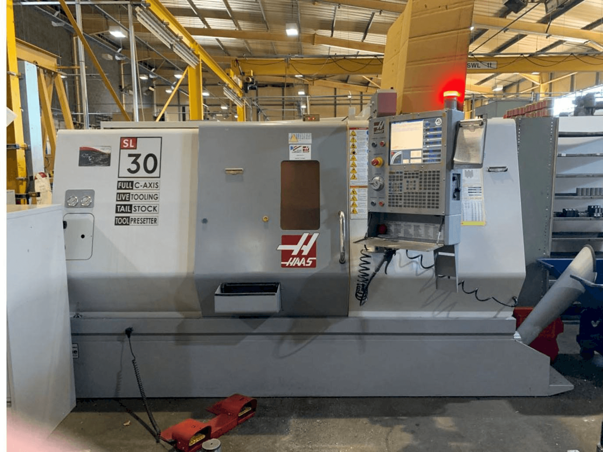 Vista frontale della macchina HAAS SL30 TCE