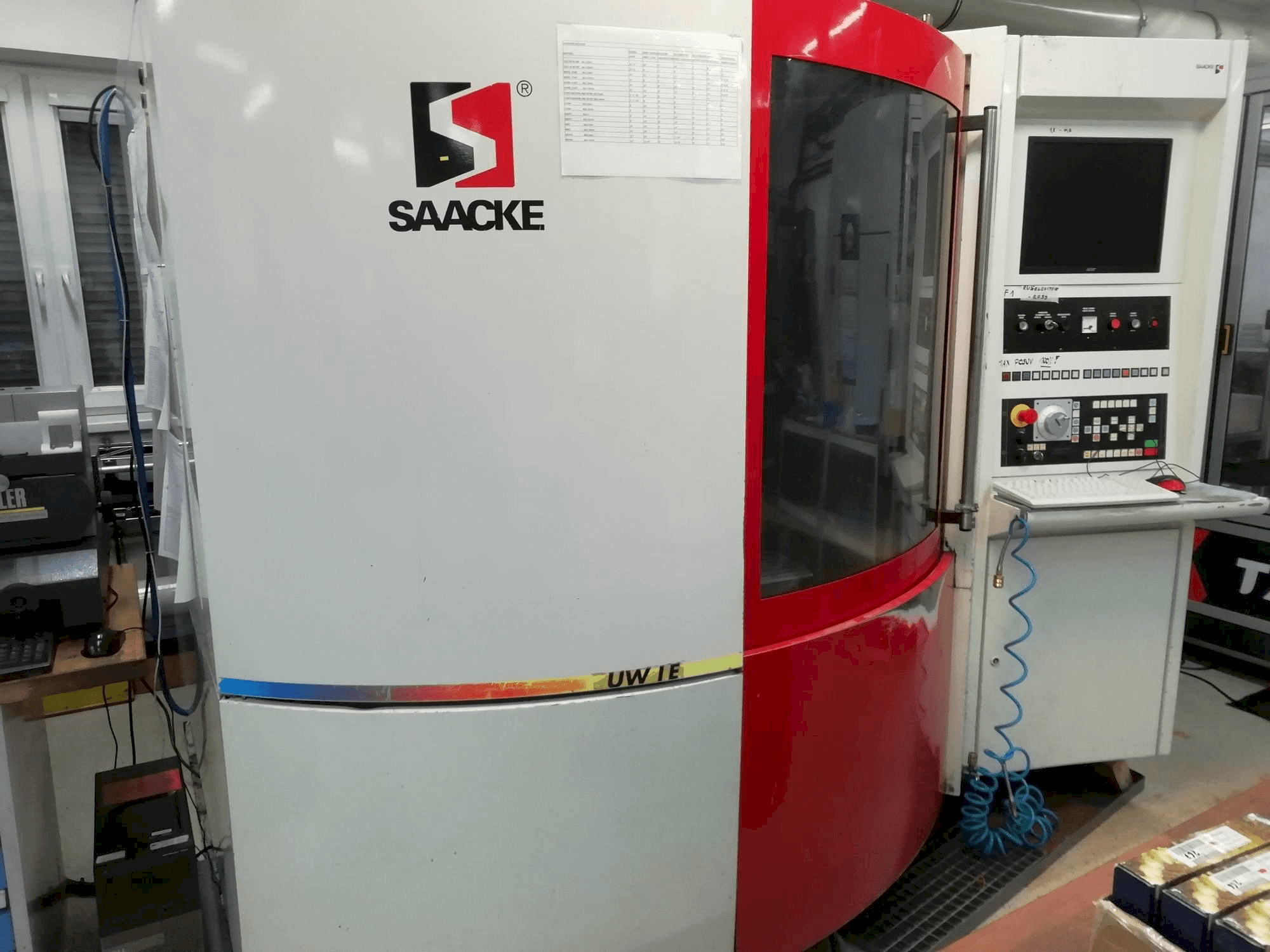 Vista frontale della macchina SAACKE UWIE 208485