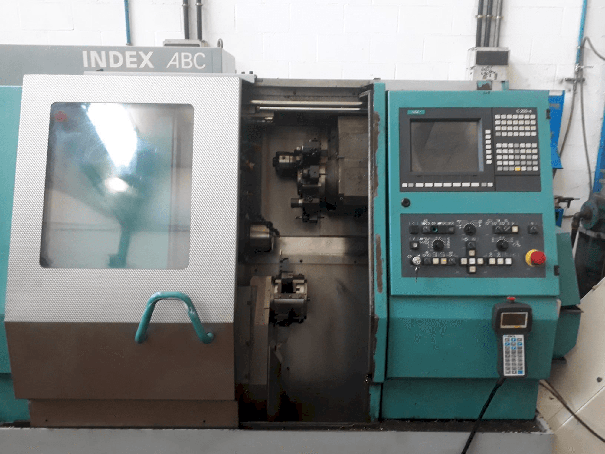 Vista frontale della macchina Index ABC