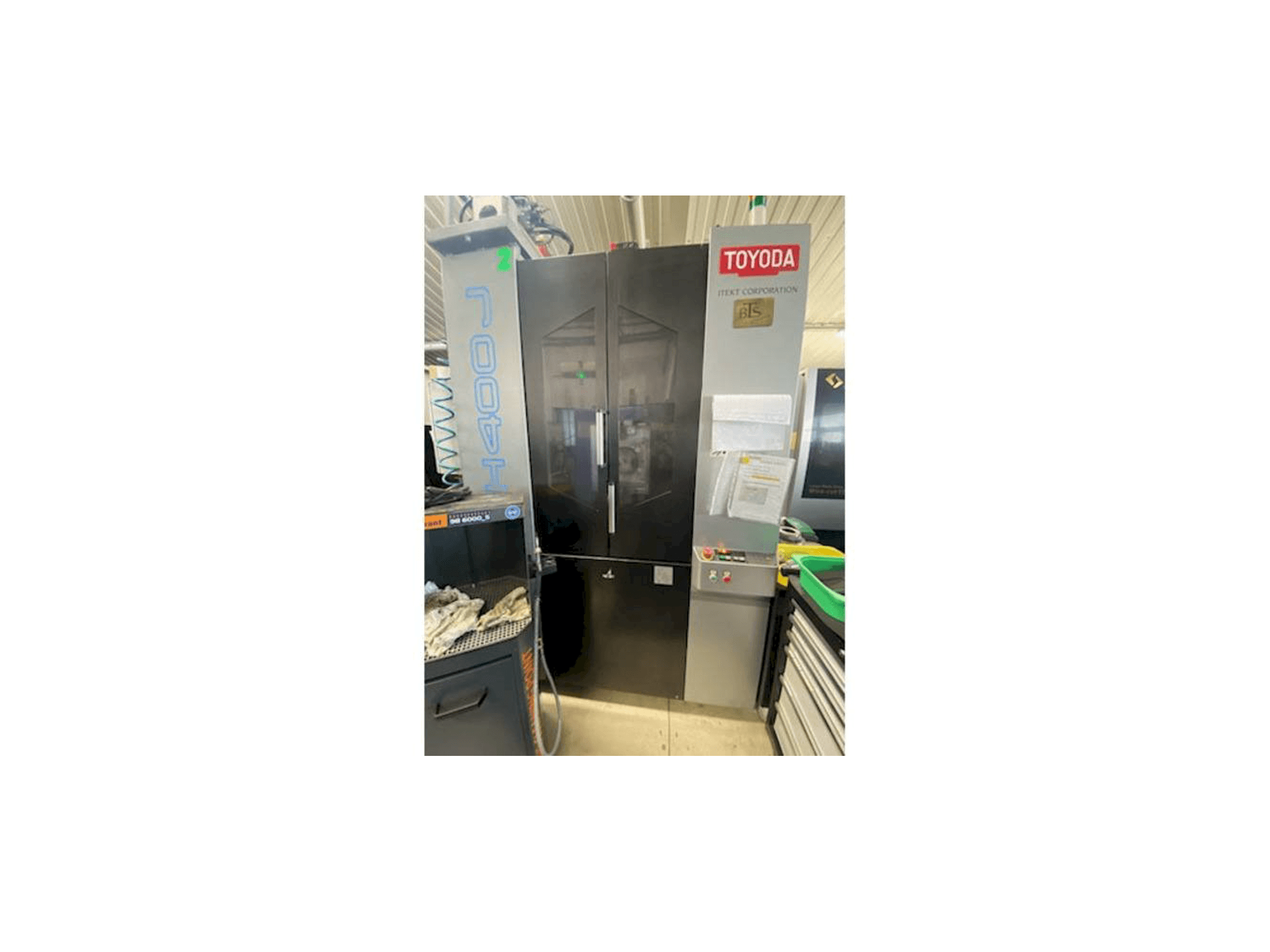 Vista frontale della macchina TOYODA FH400J